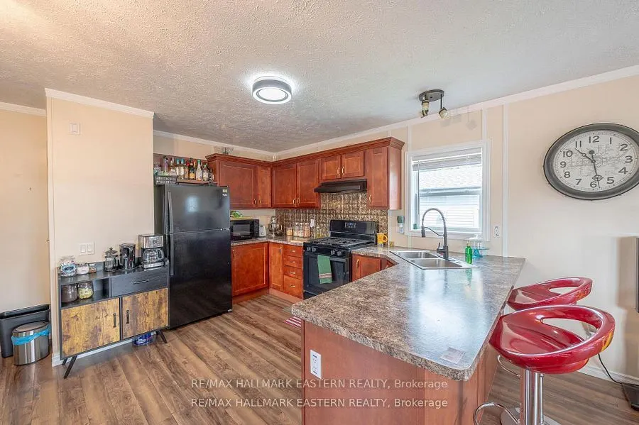 6 Hillview Drive