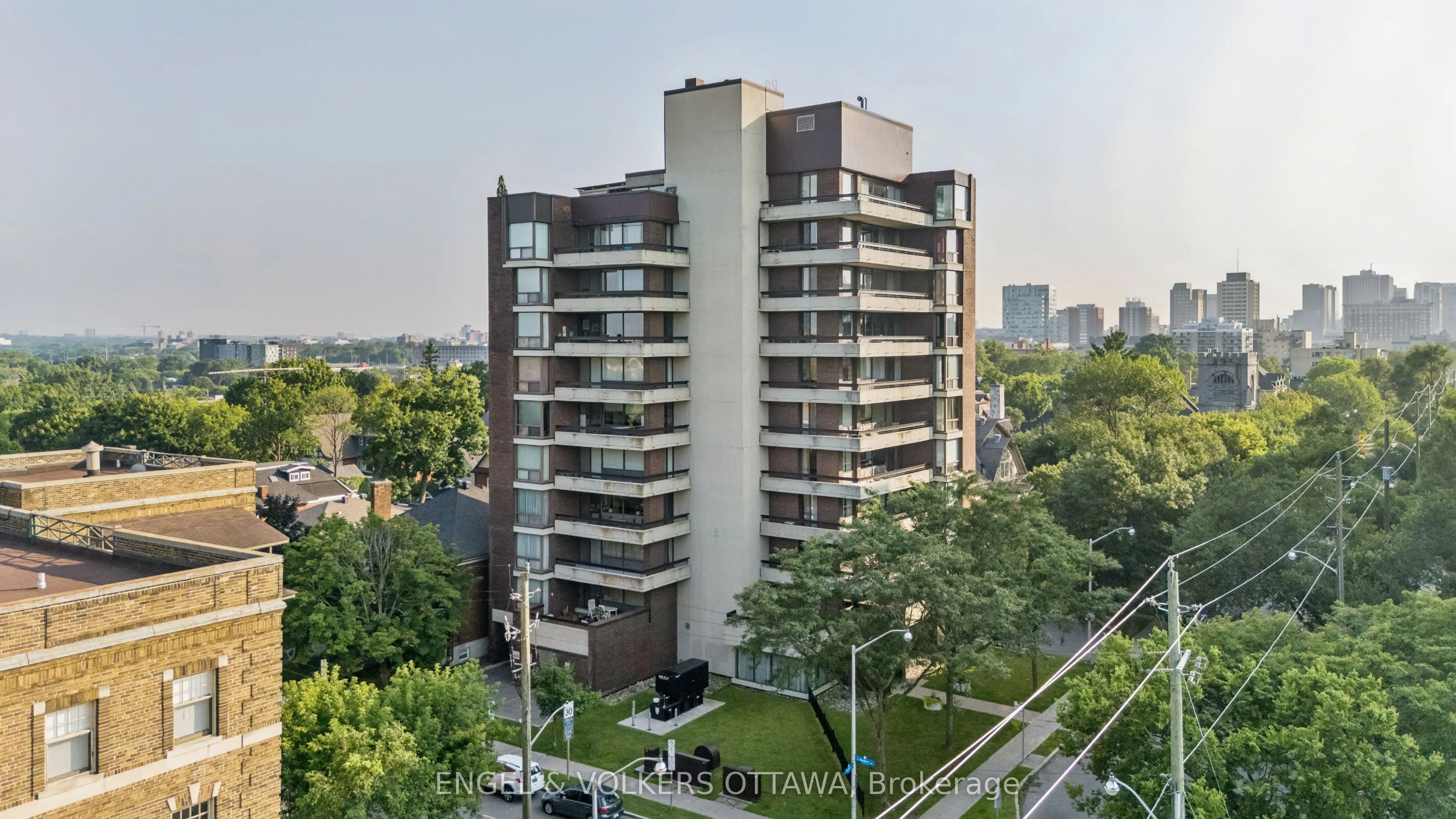 400 Laurier Street E #8A