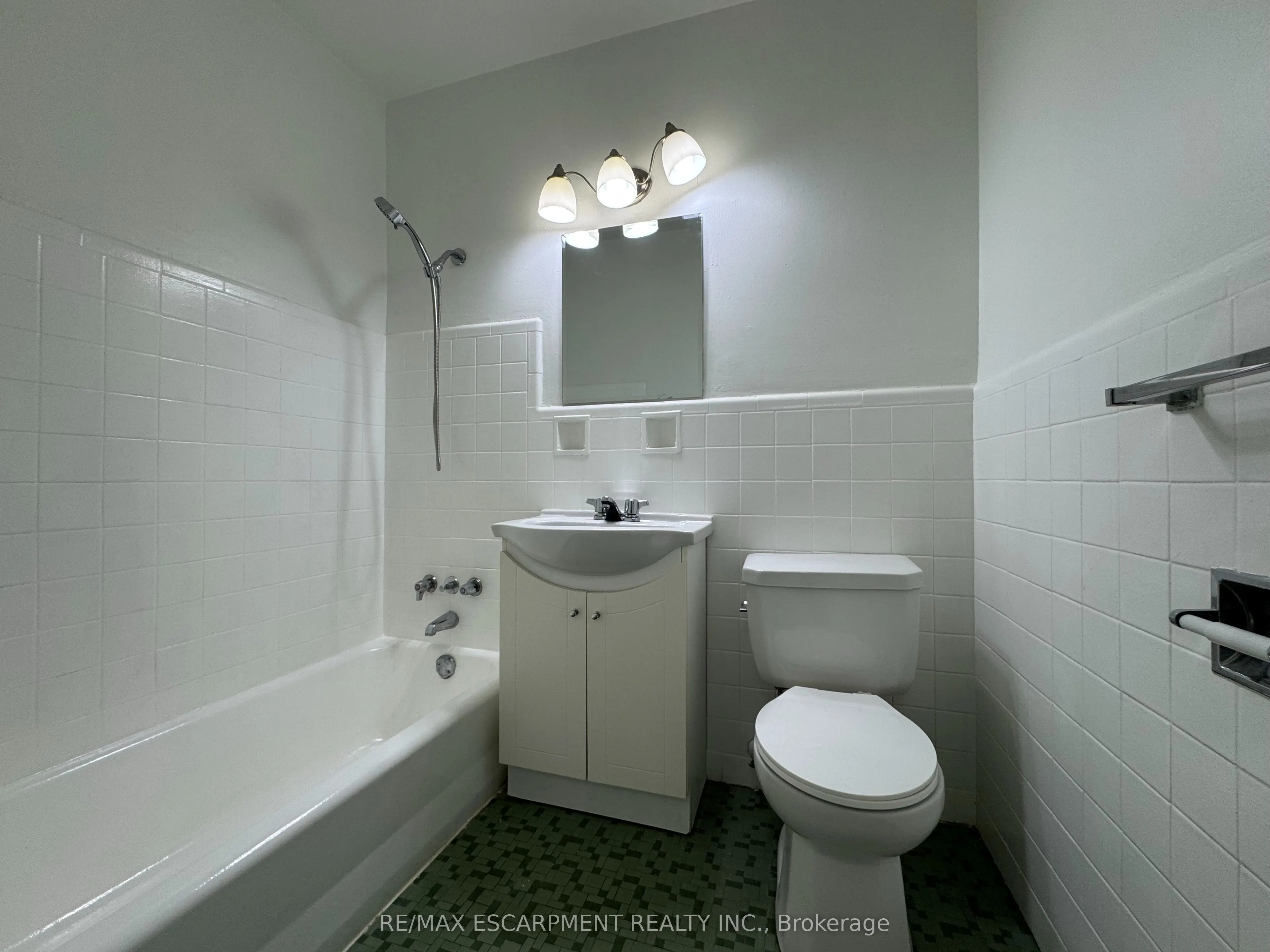 325A James Street S #106