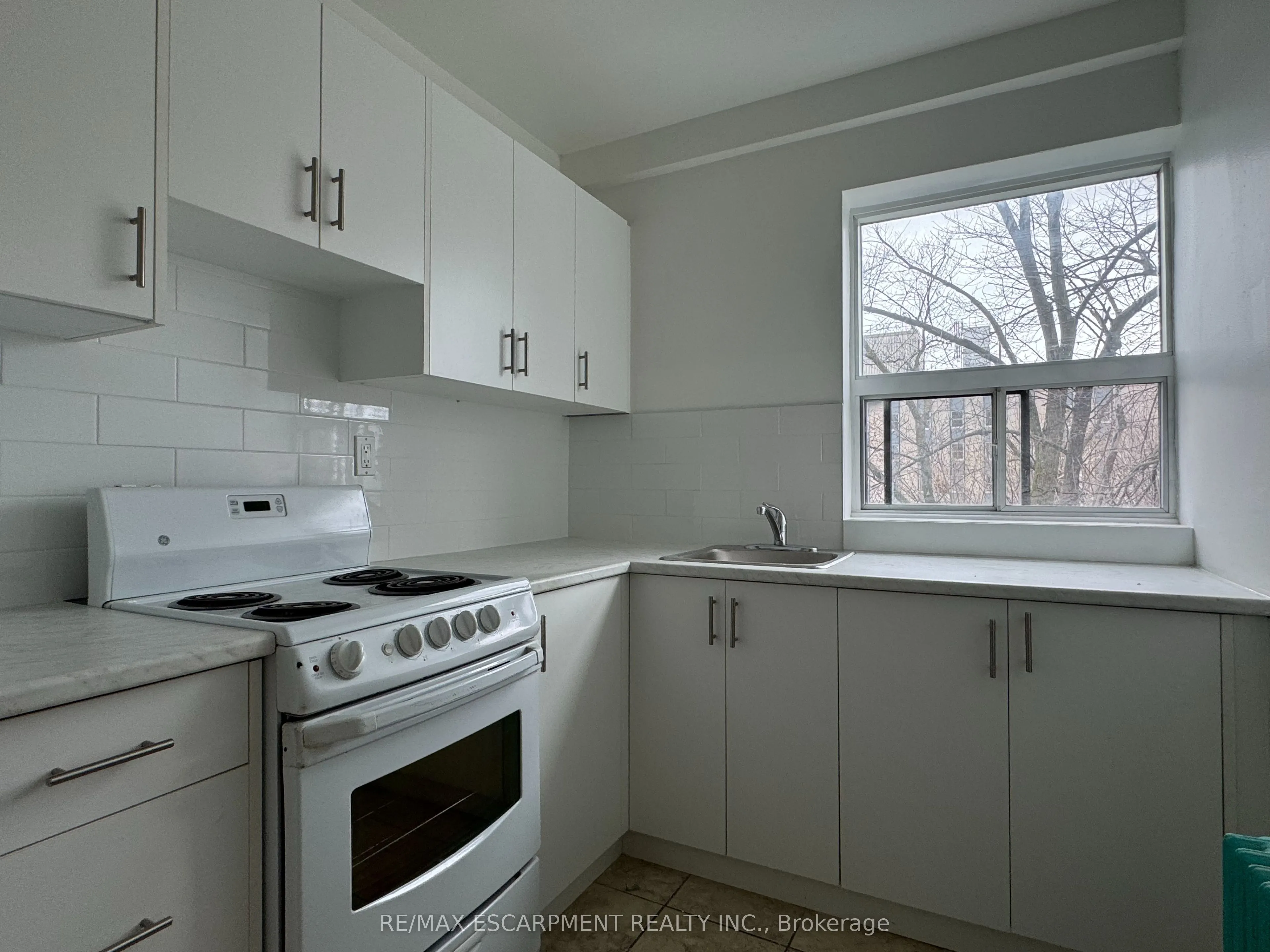 325A James Street S #106