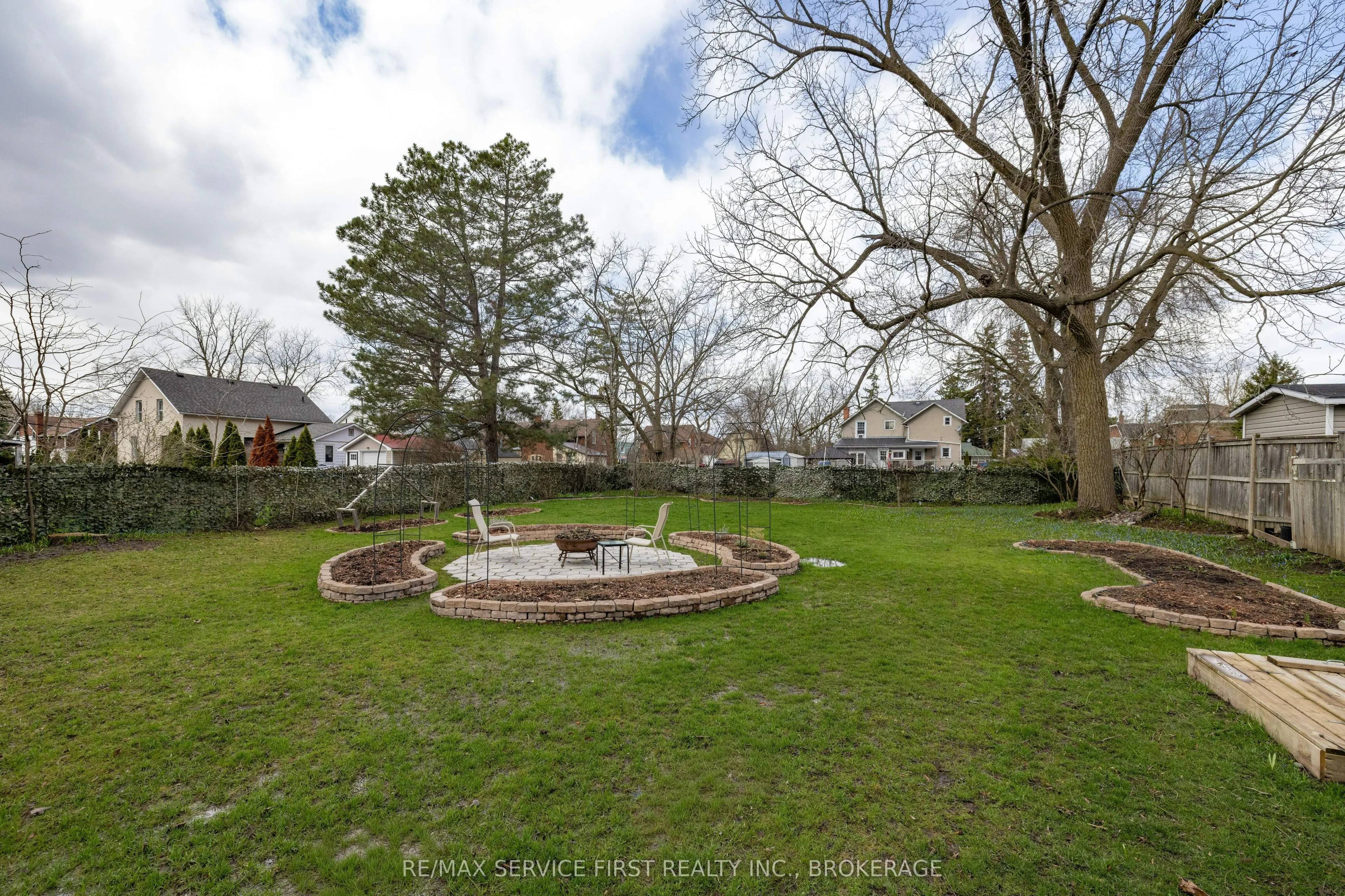 15 Graham Street E