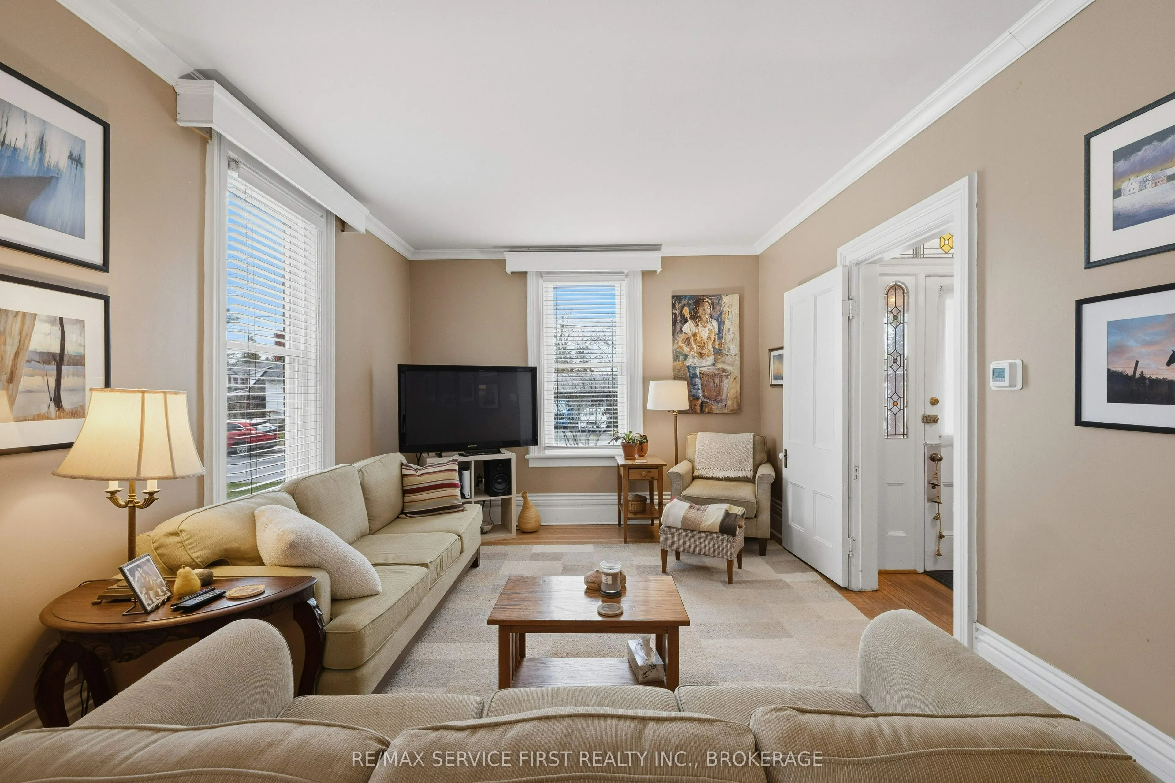 15 Graham Street E