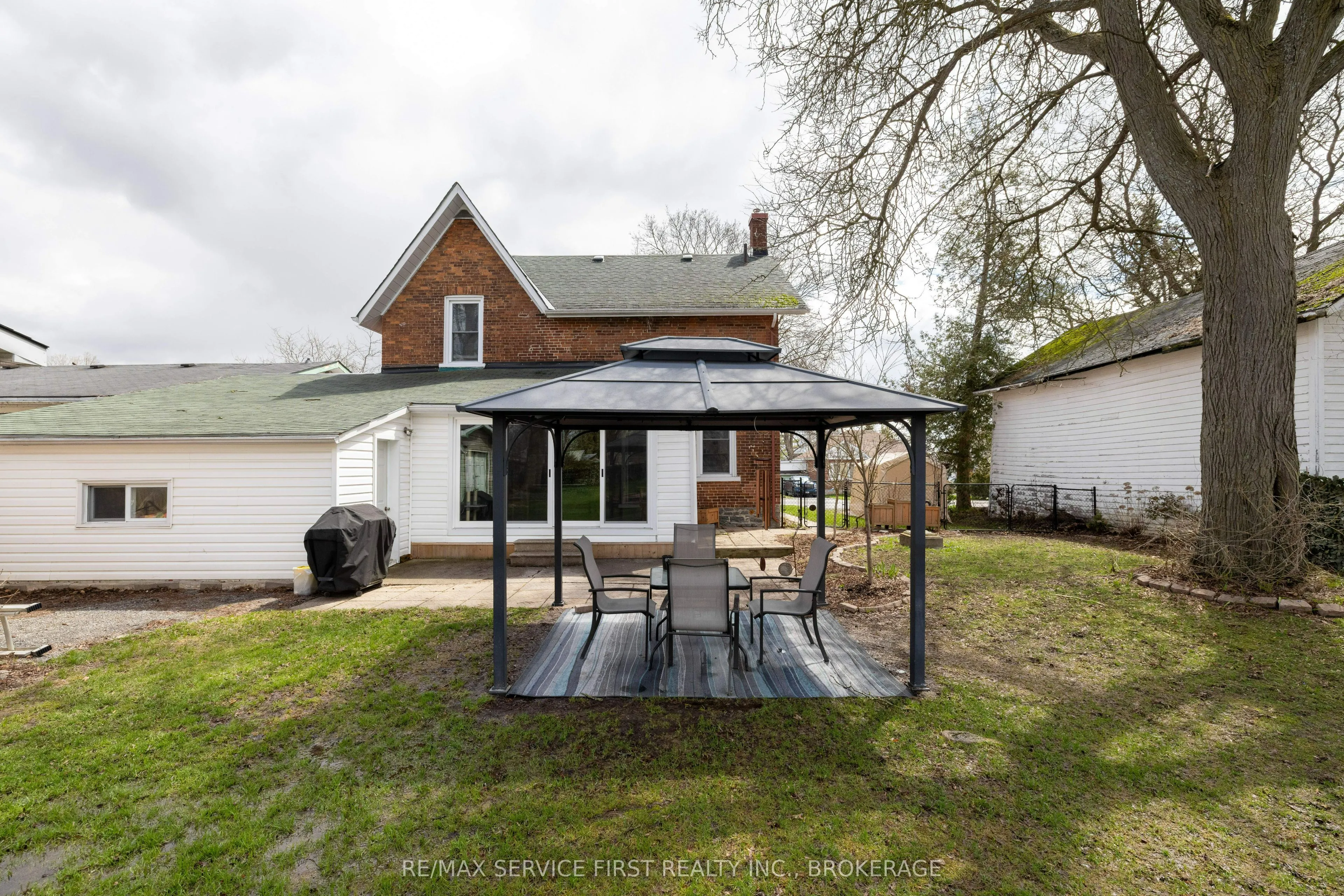 15 Graham Street E