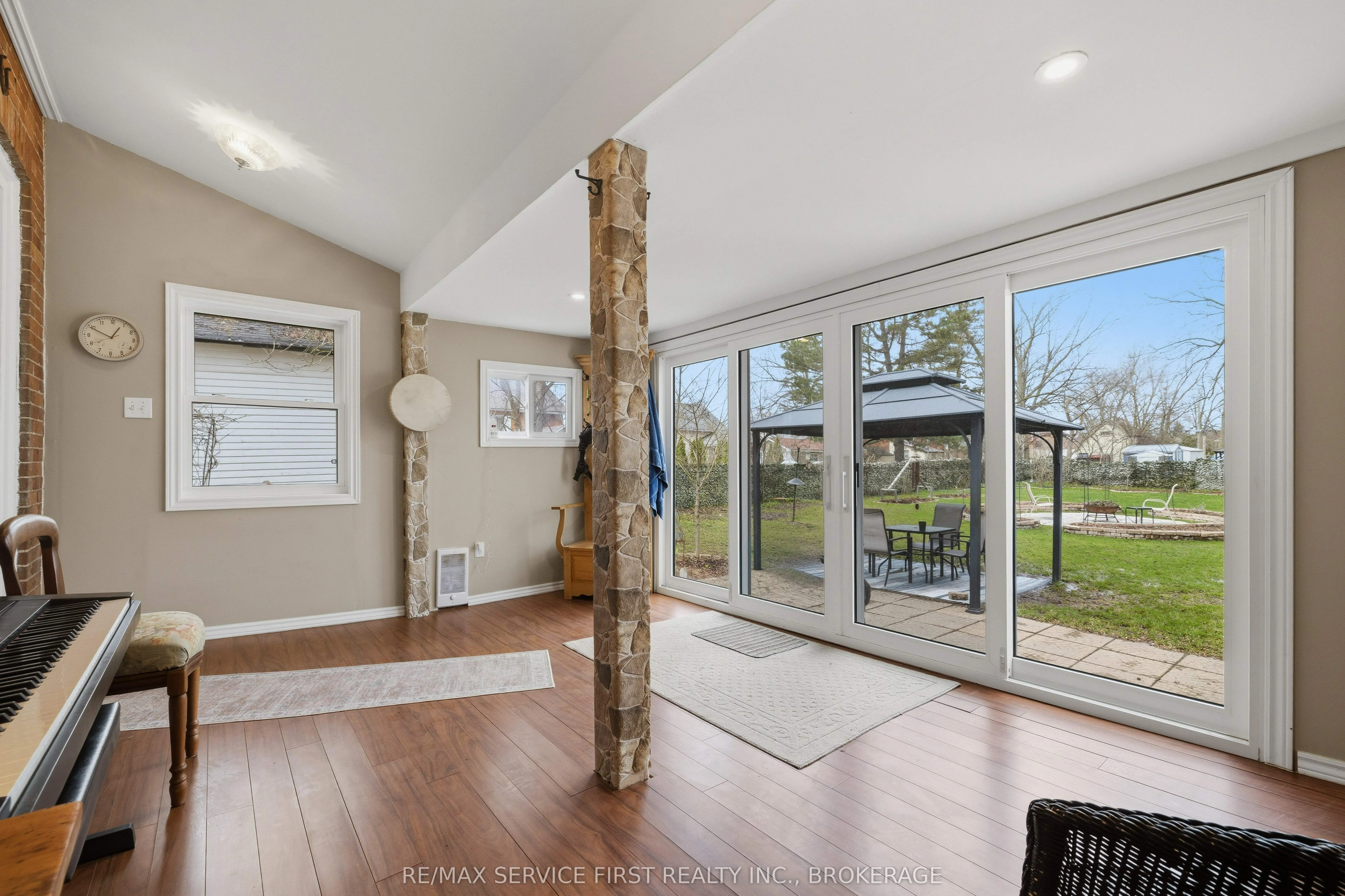 15 Graham Street E