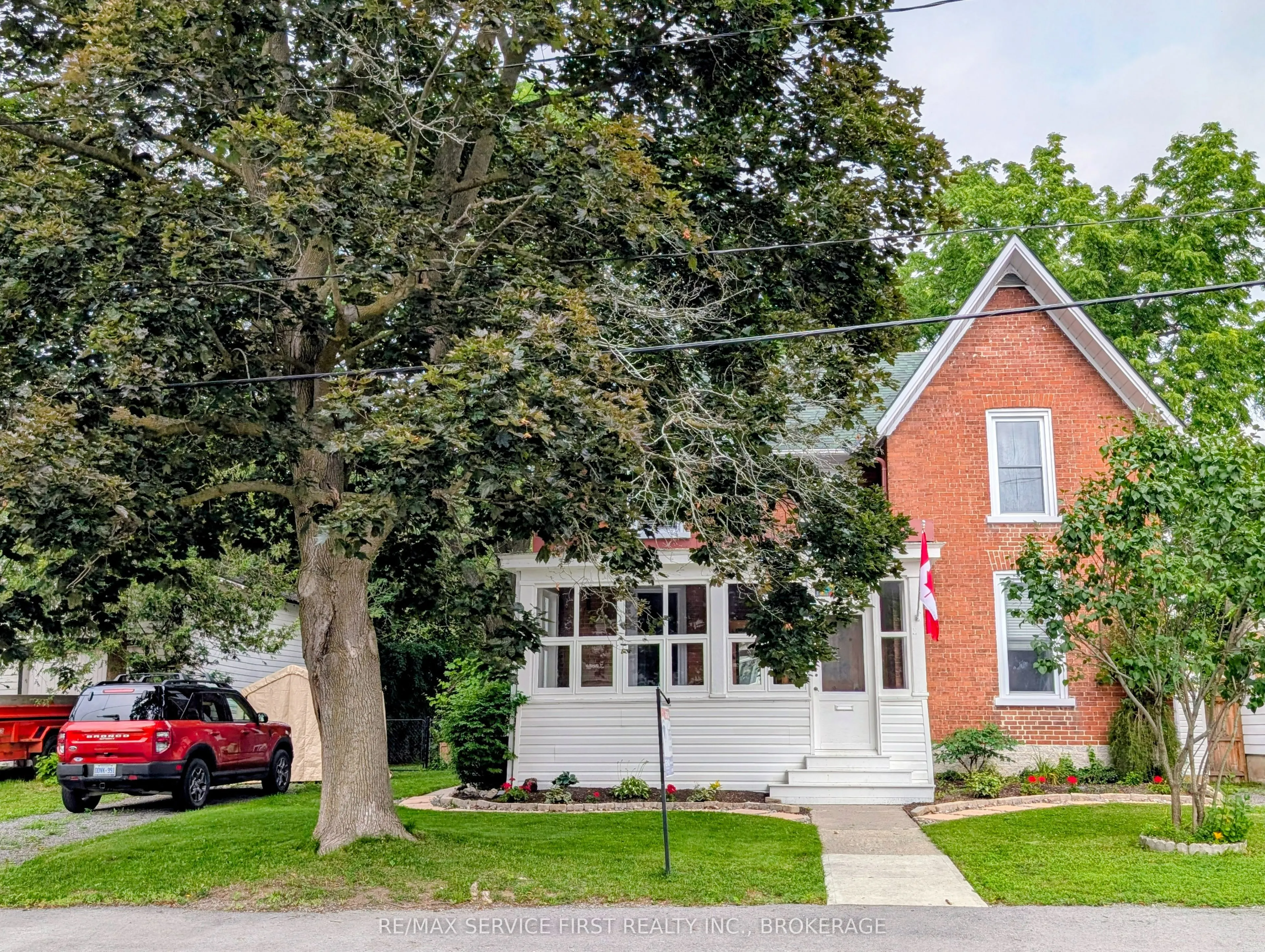 15 Graham Street E