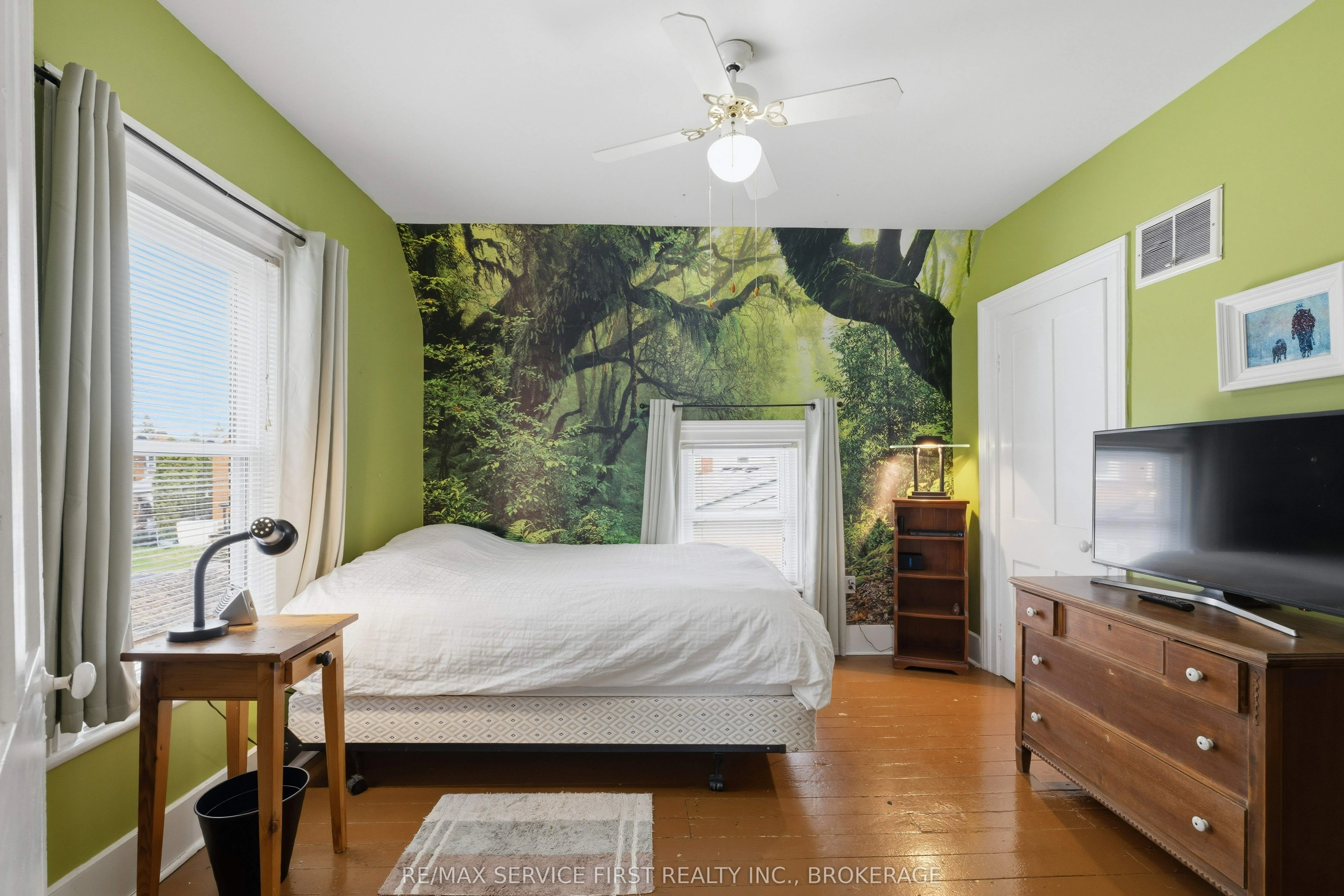 15 Graham Street E