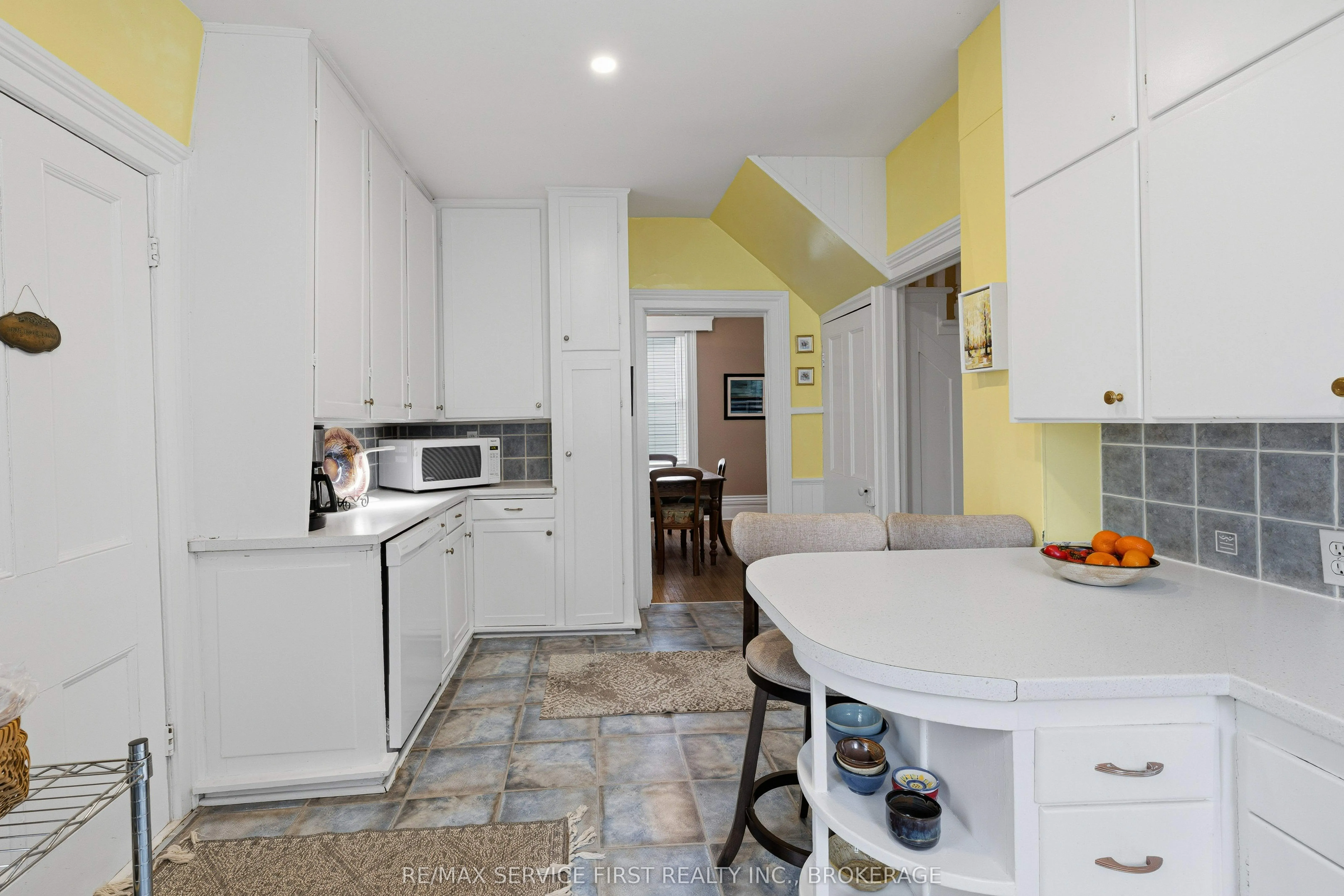 15 Graham Street E