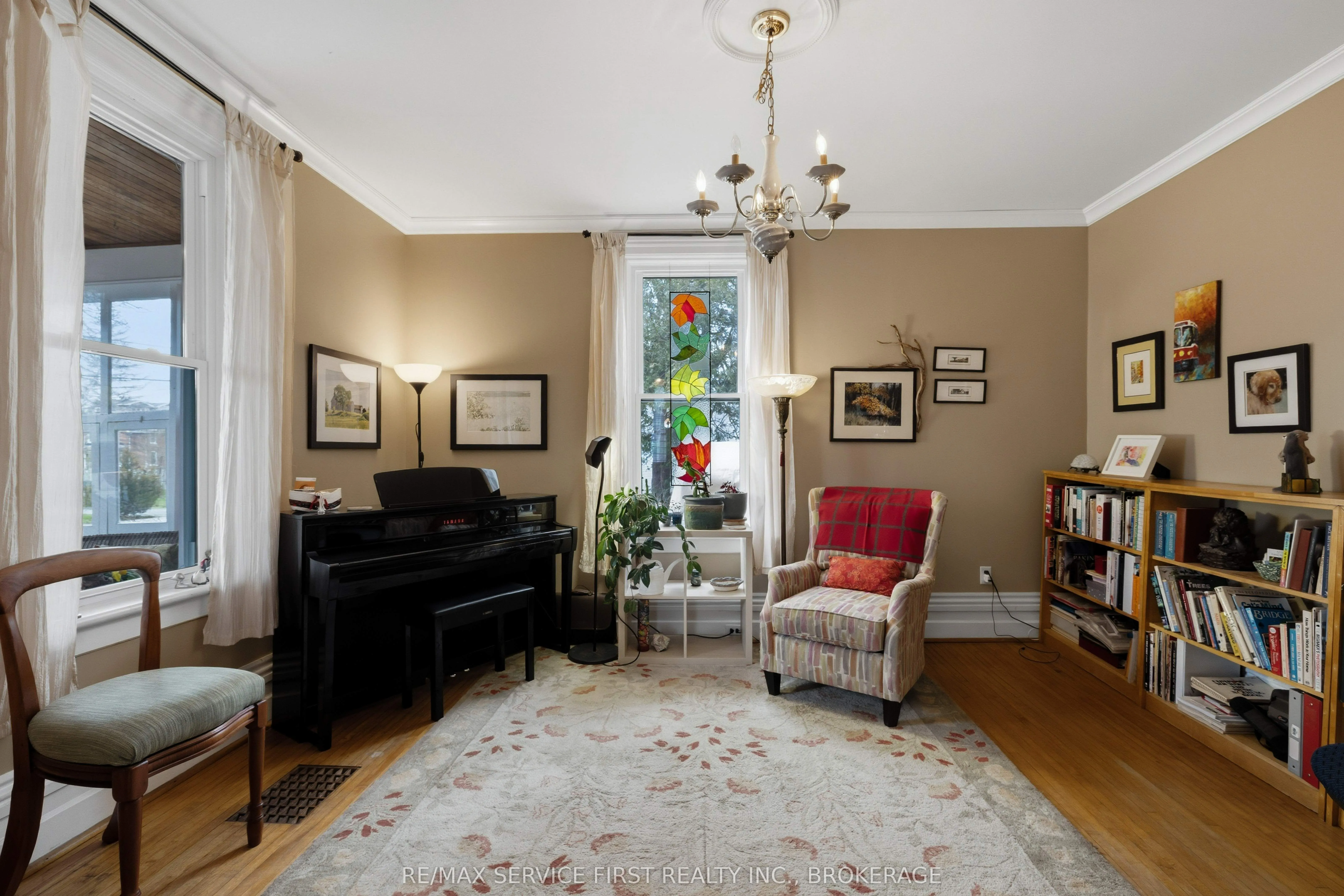 15 Graham Street E