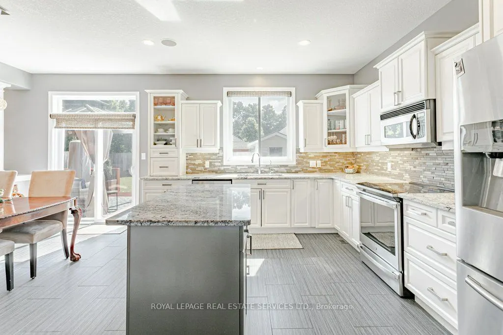 560 Lakeview Drive