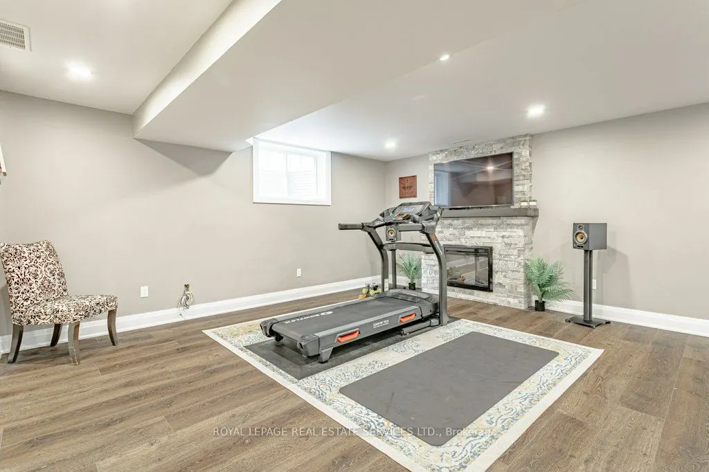560 Lakeview Drive