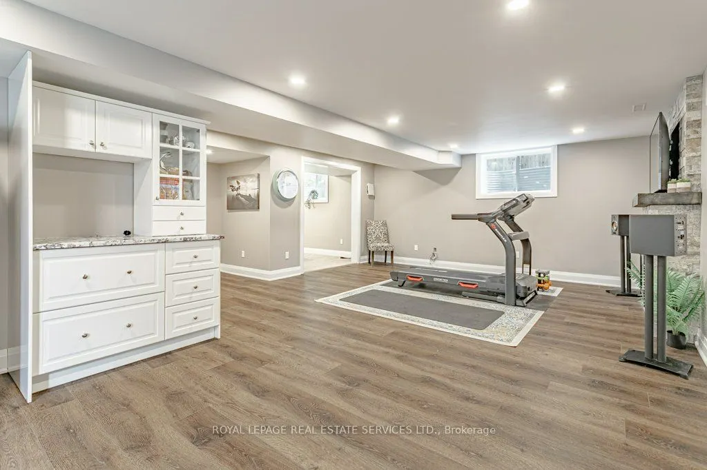 560 Lakeview Drive