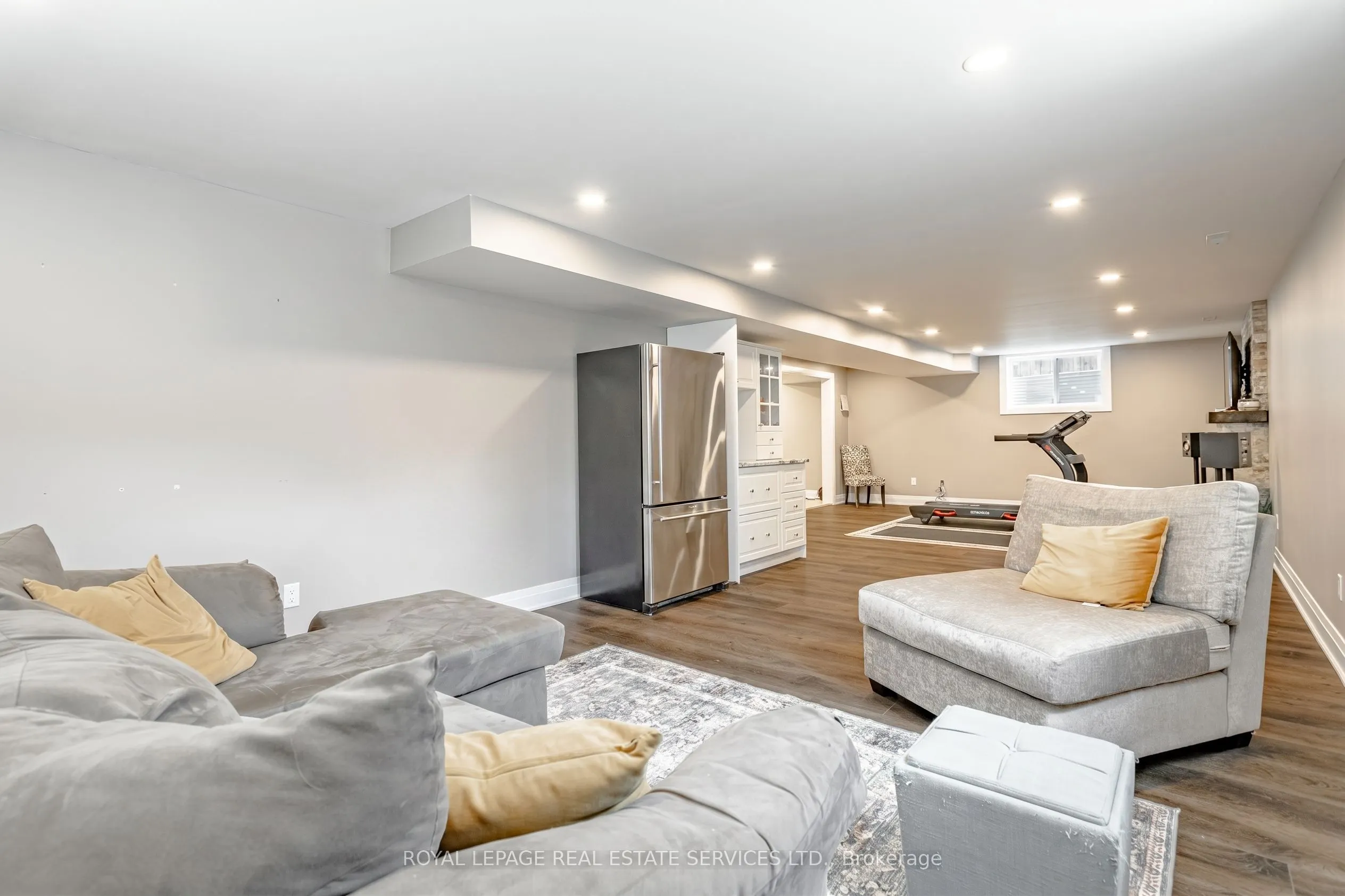 560 Lakeview Drive