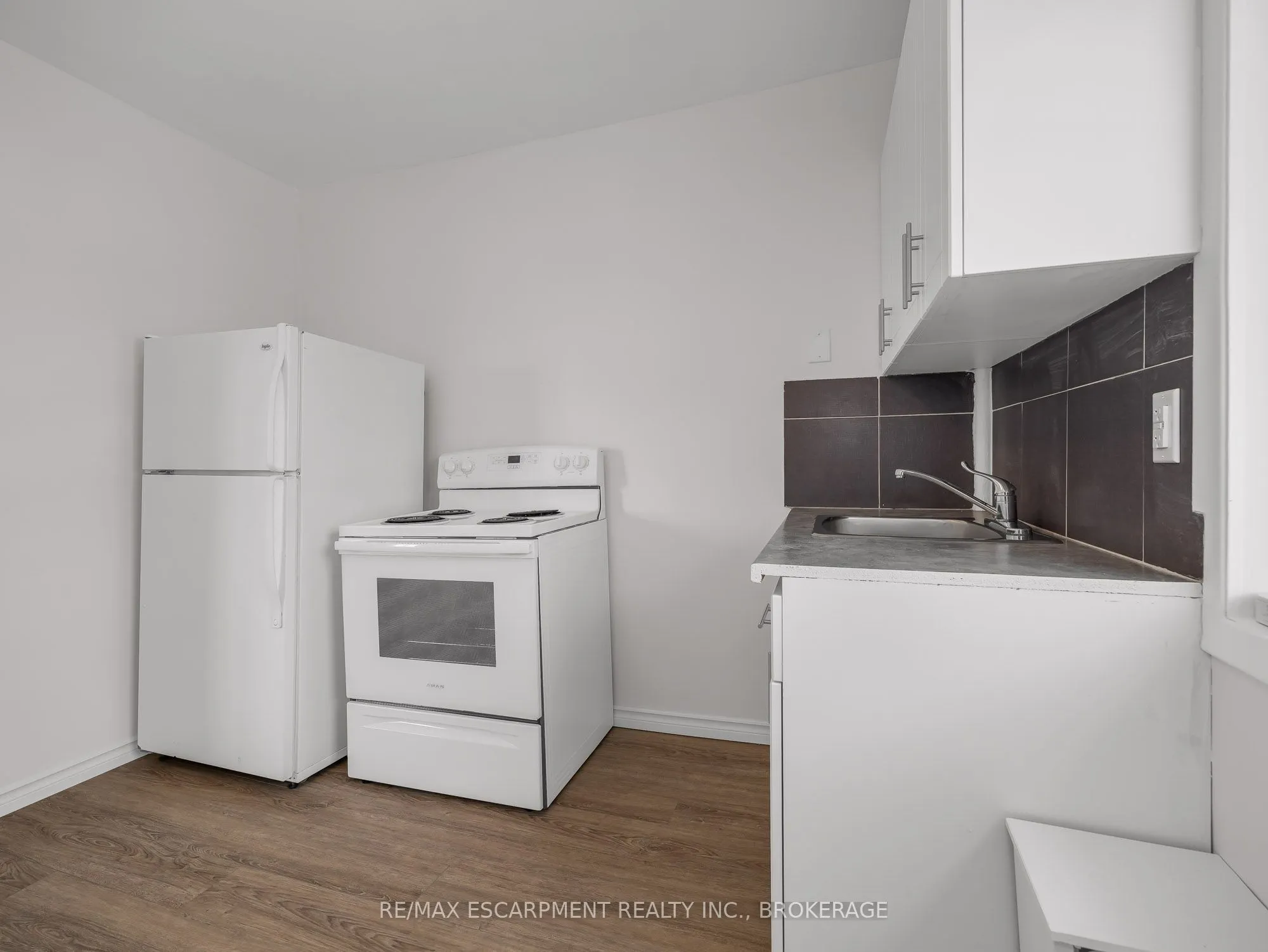 7 MAITLAND Street #UPPER