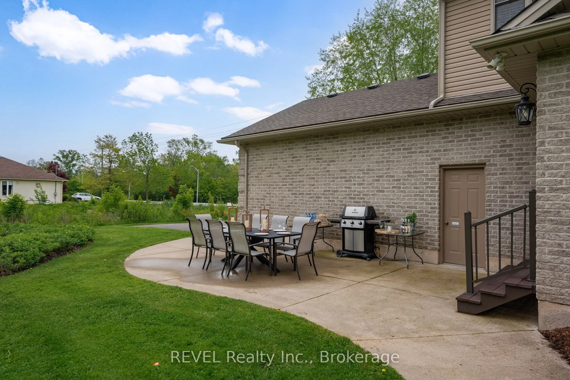 3250 Thunder Bay Road