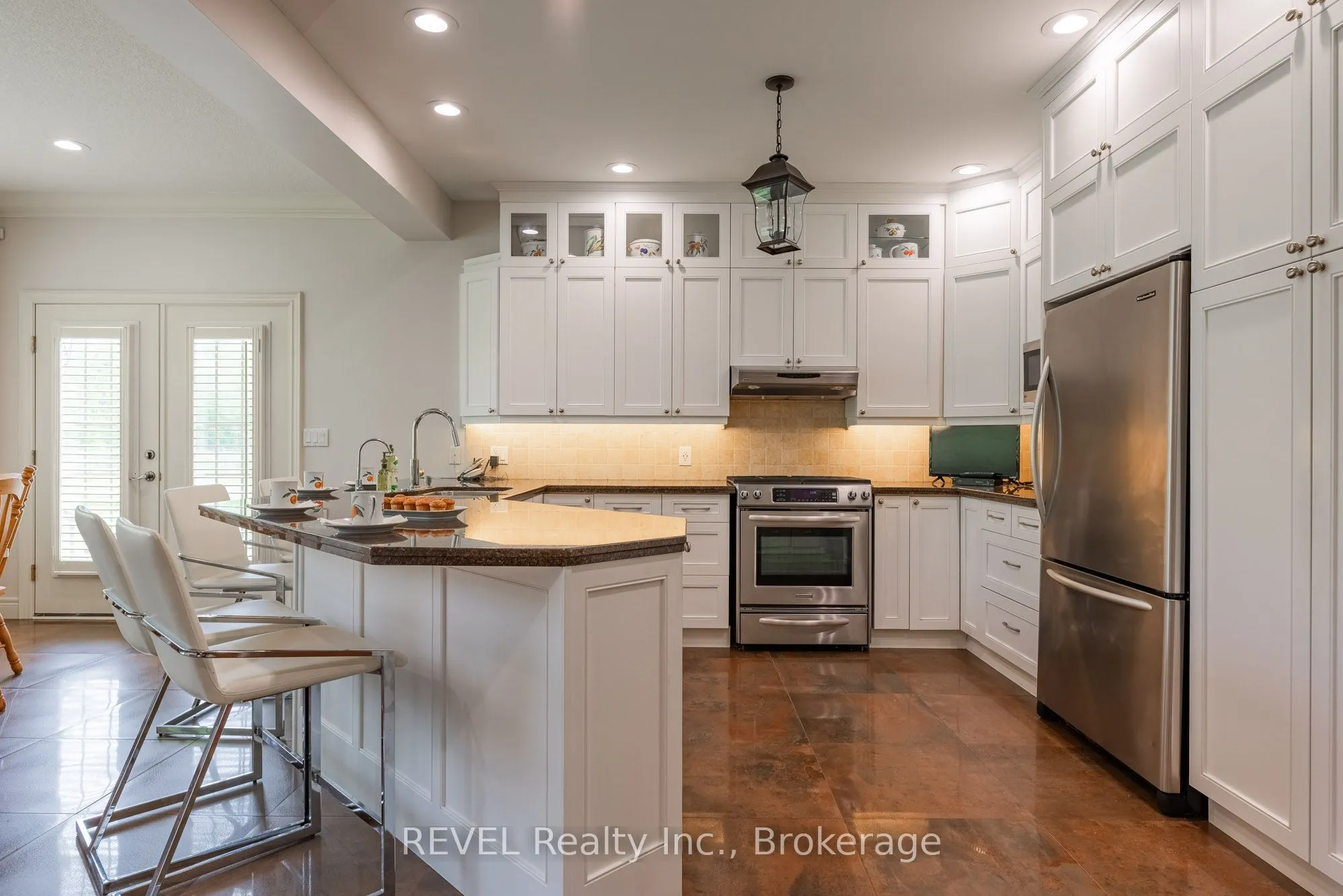 3250 Thunder Bay Road