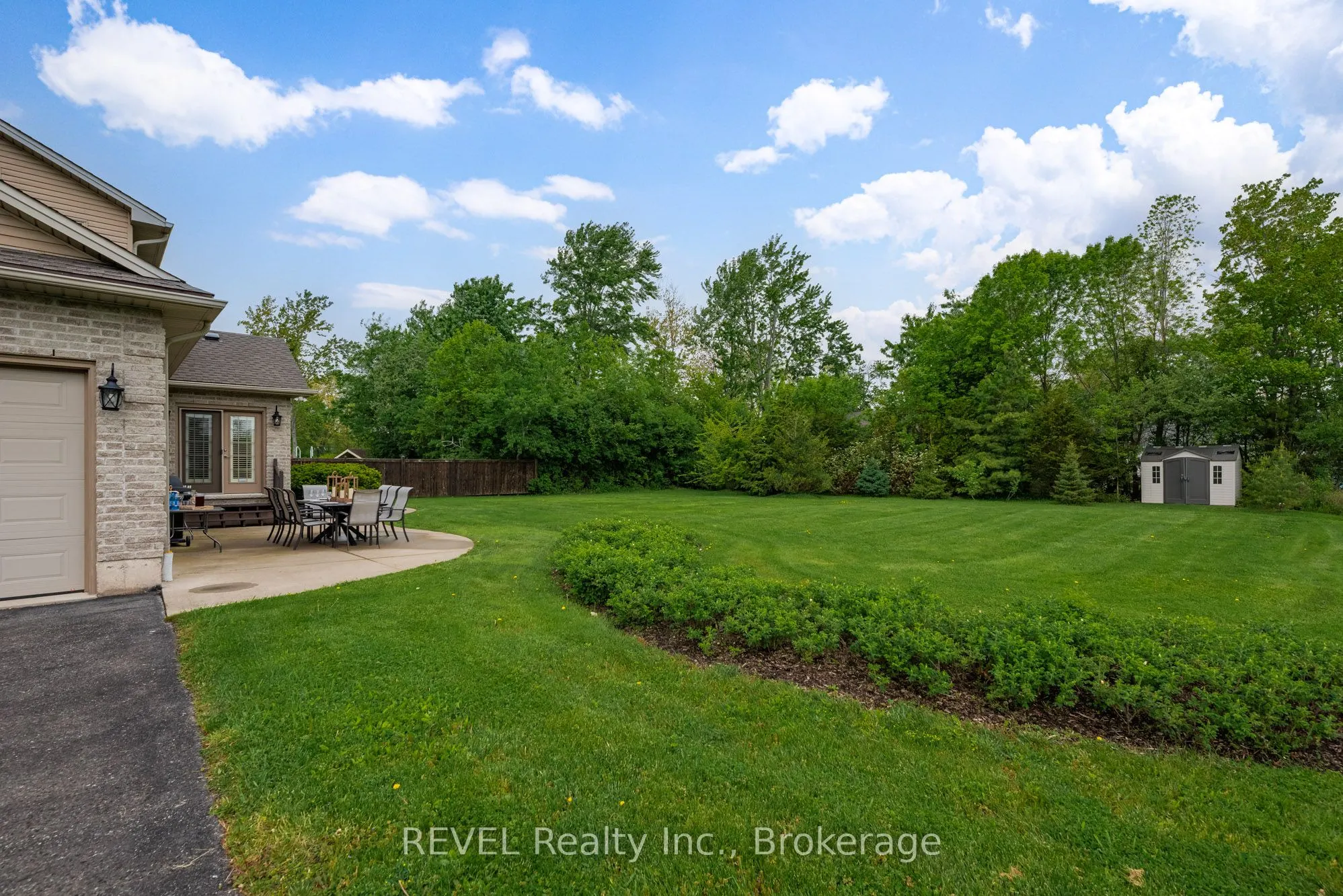 3250 Thunder Bay Road