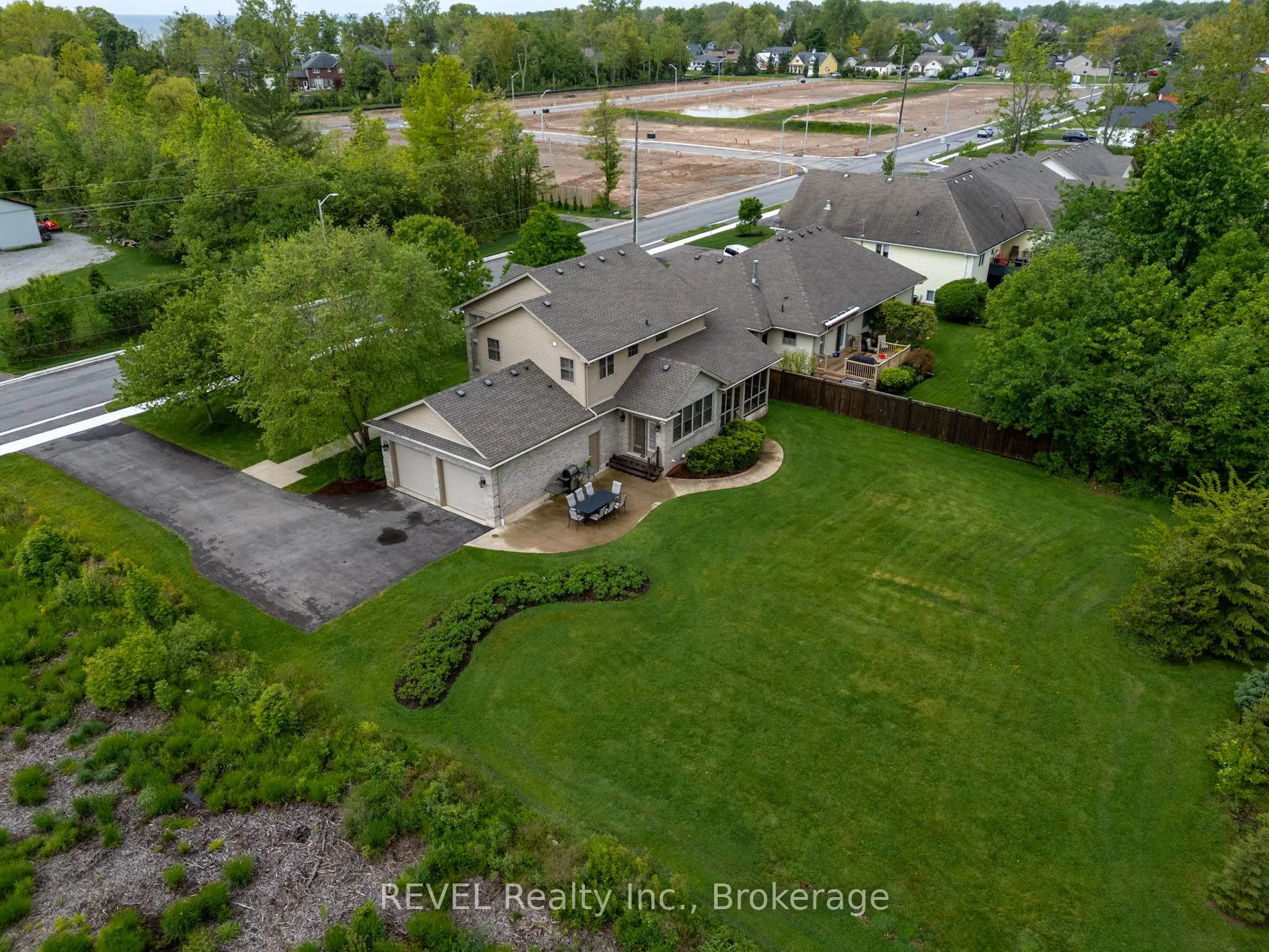 3250 Thunder Bay Road