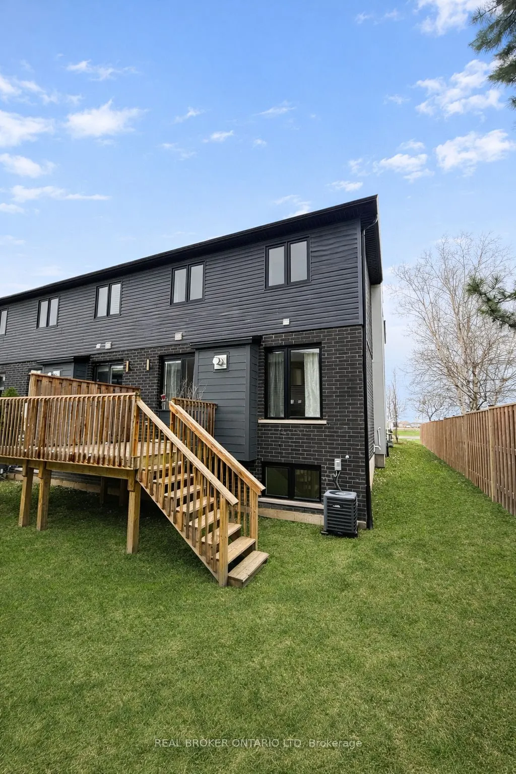 499 Sophia Crescent #32