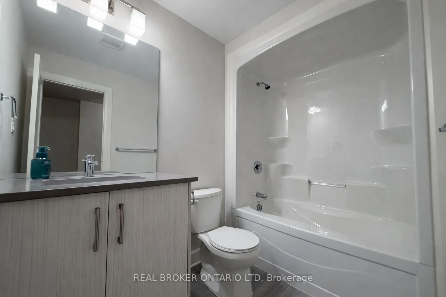 499 Sophia Crescent #32