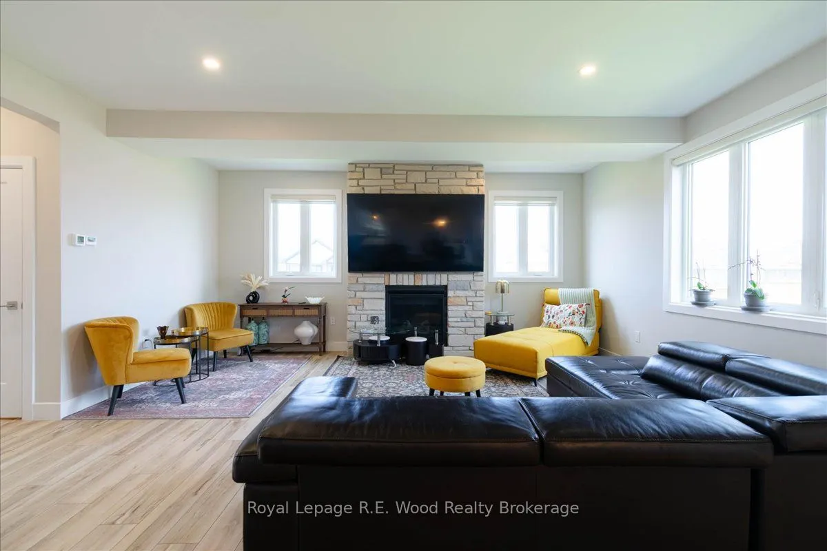 72 Trailview Drive E