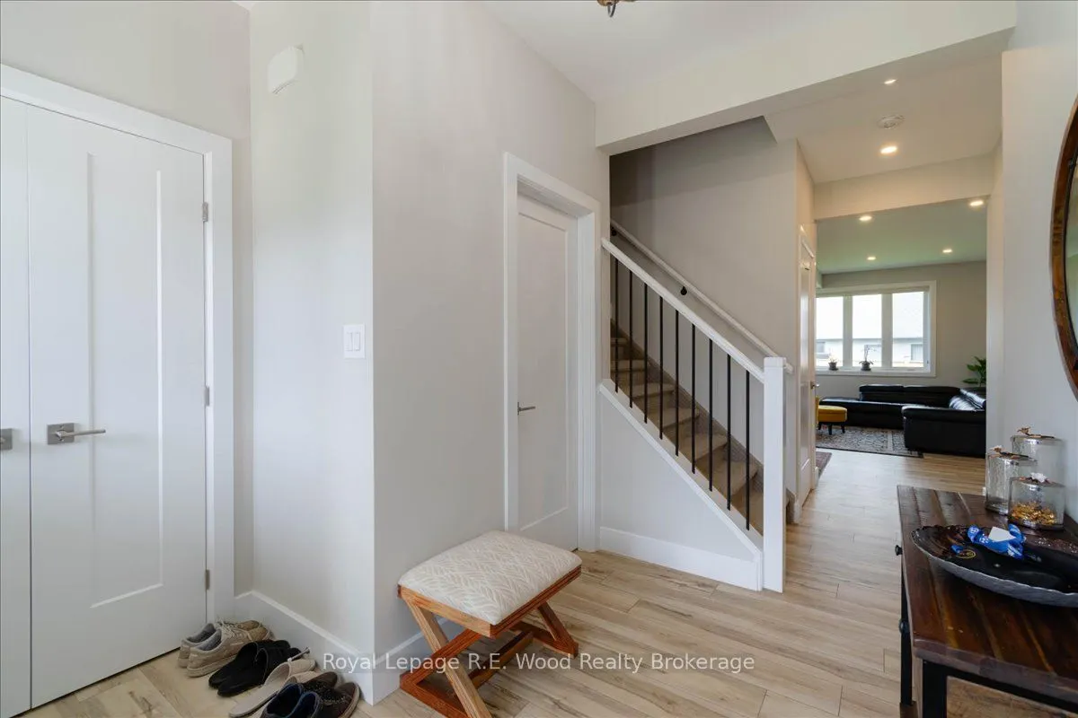 72 Trailview Drive E