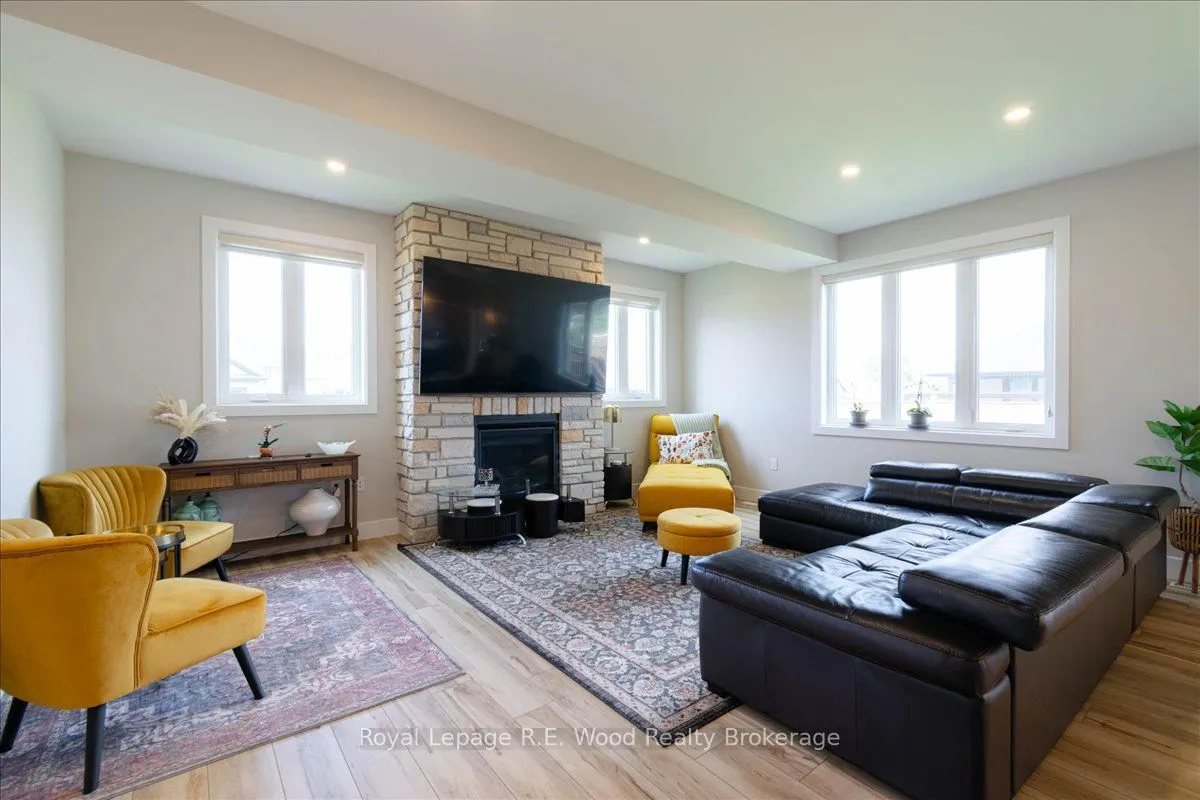 72 Trailview Drive E