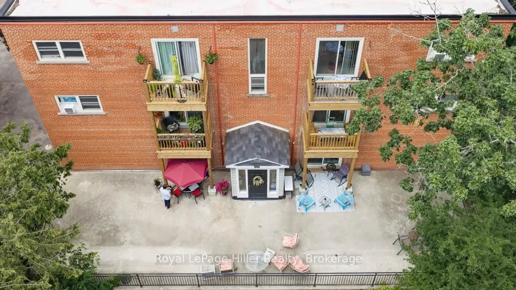 98 William Street E