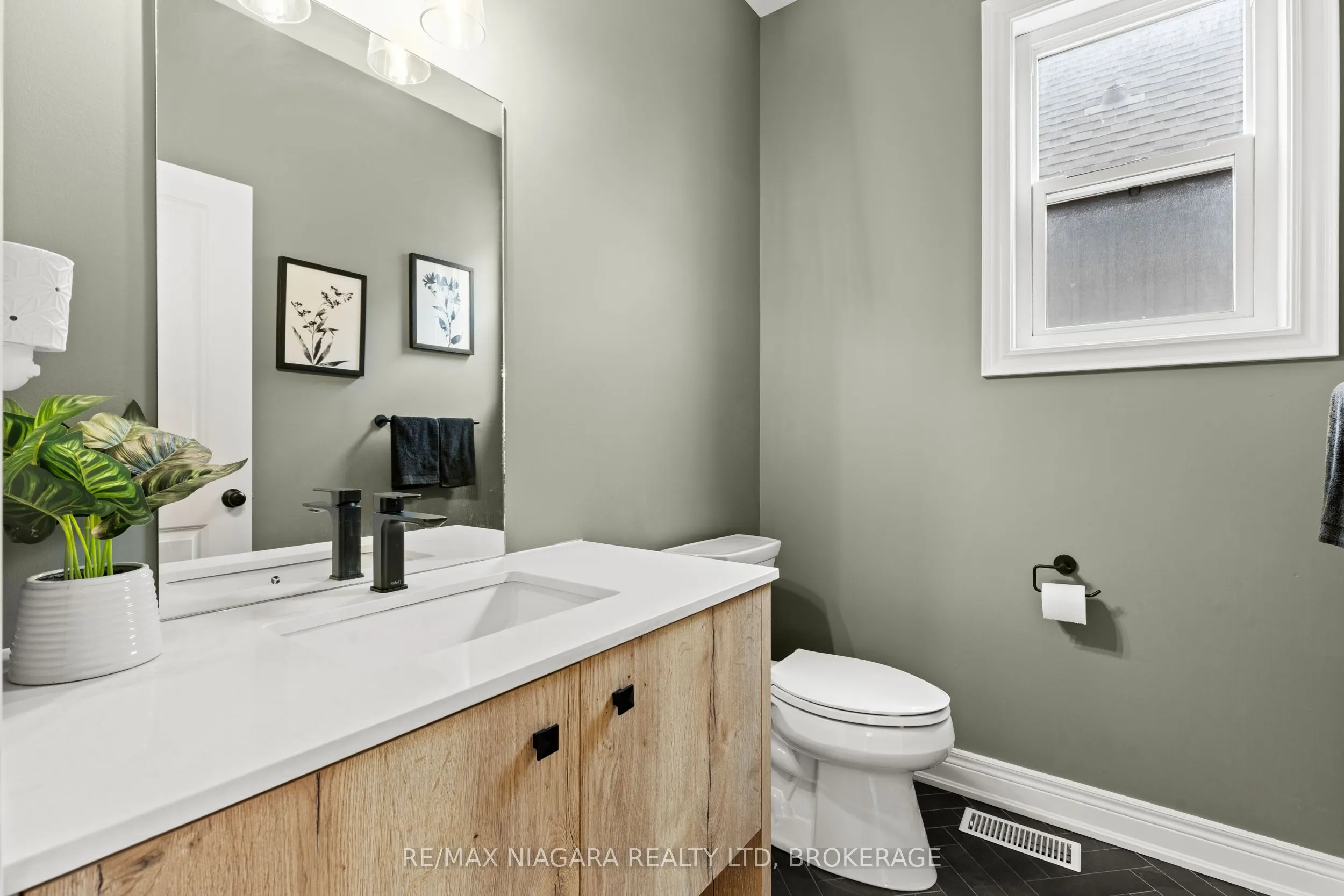 3549 Canfield Crescent