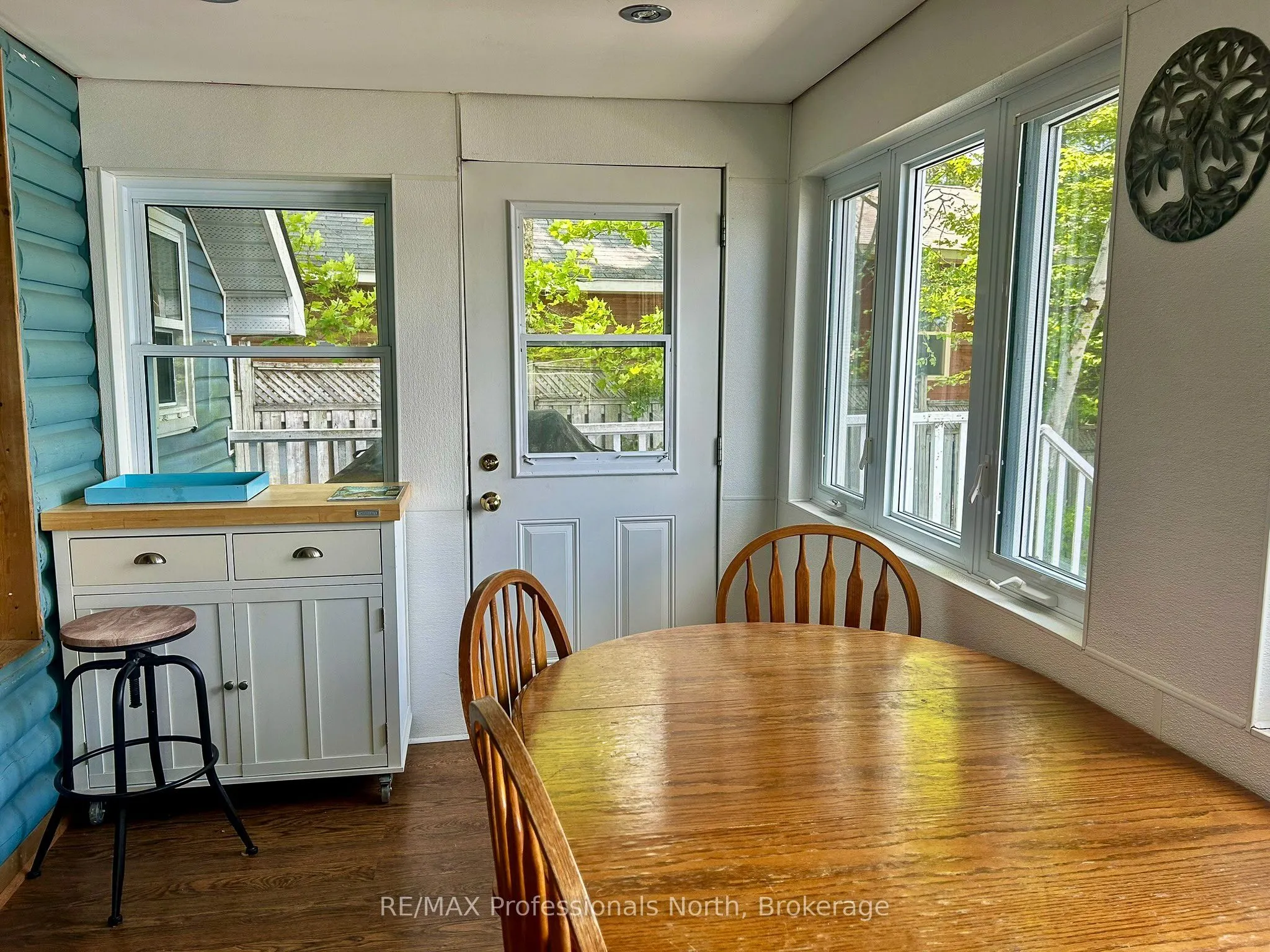 1129 Comak Crescent