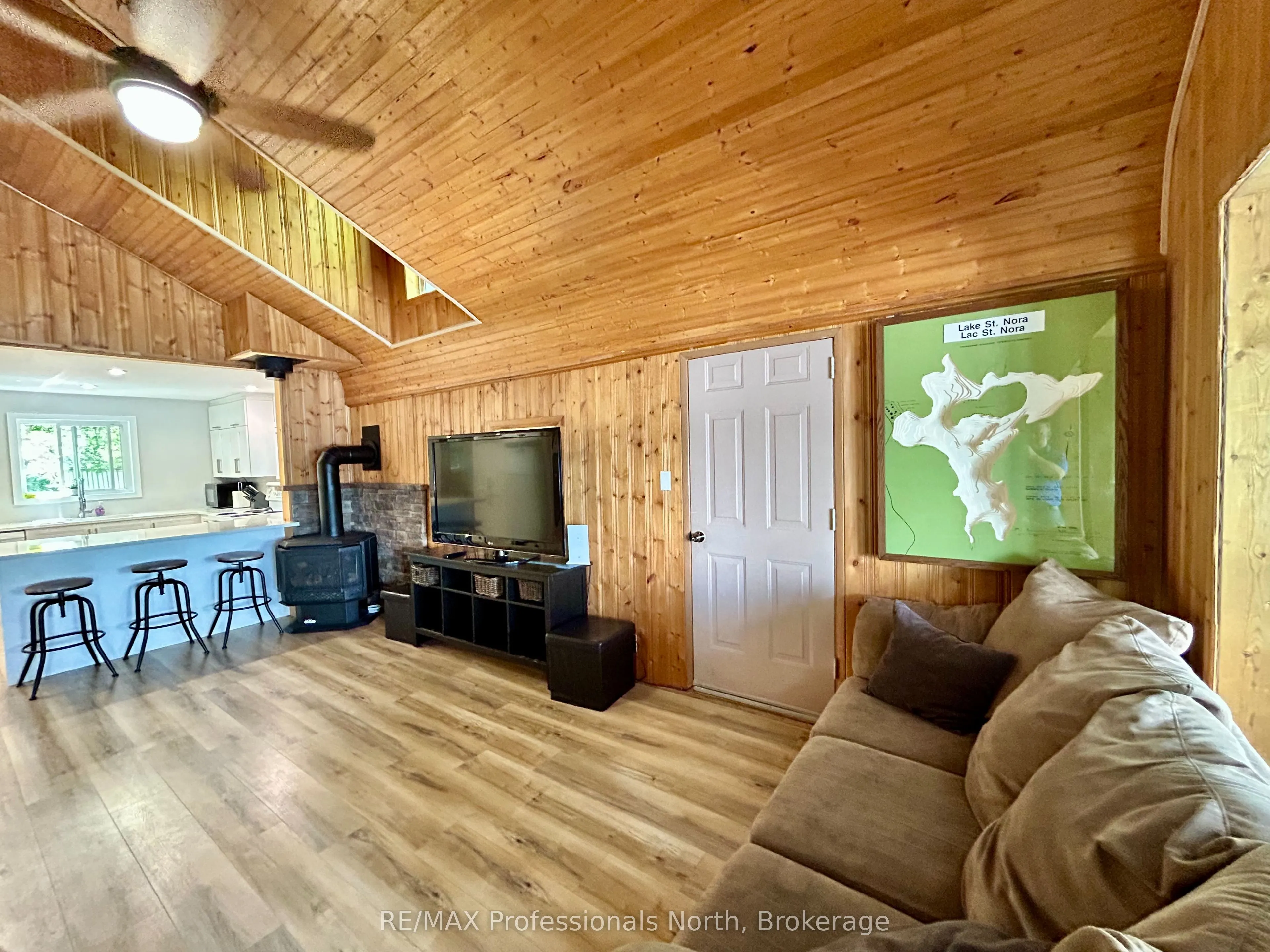 1129 Comak Crescent