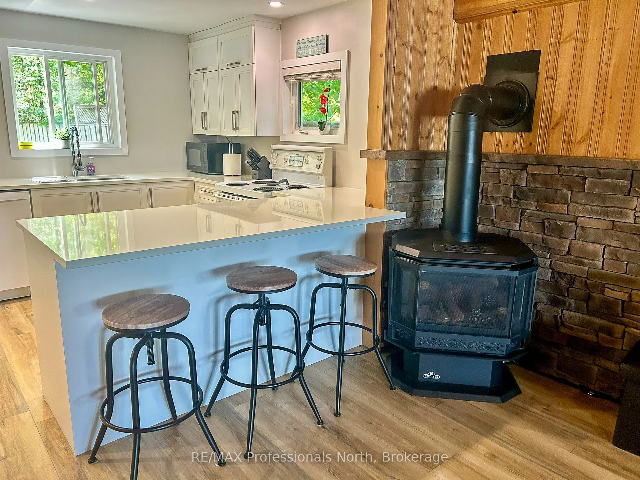 1129 Comak Crescent