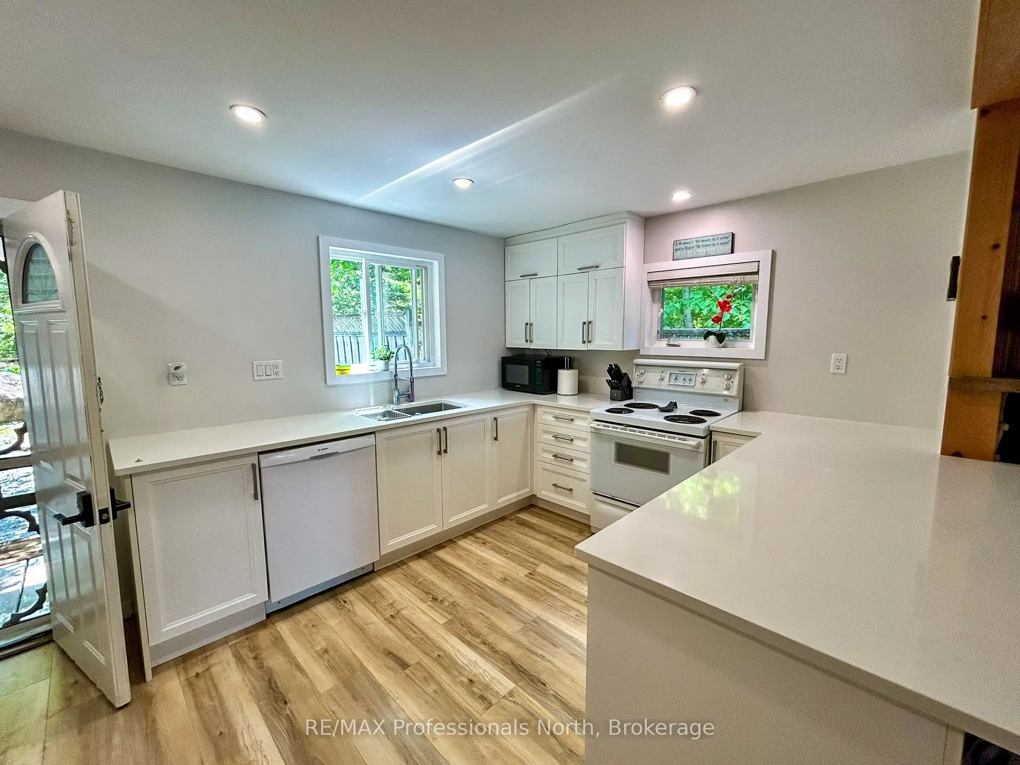 1129 Comak Crescent