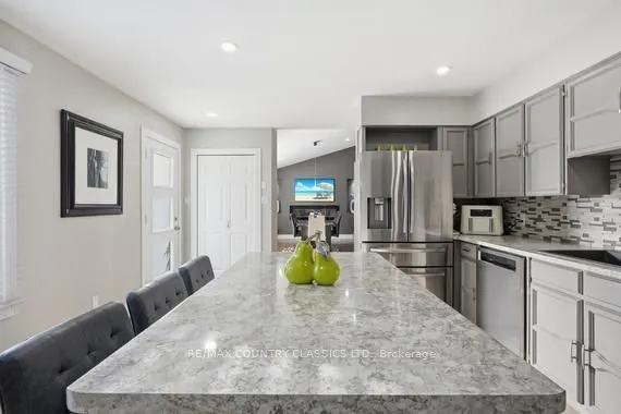 158 Bridge Street W