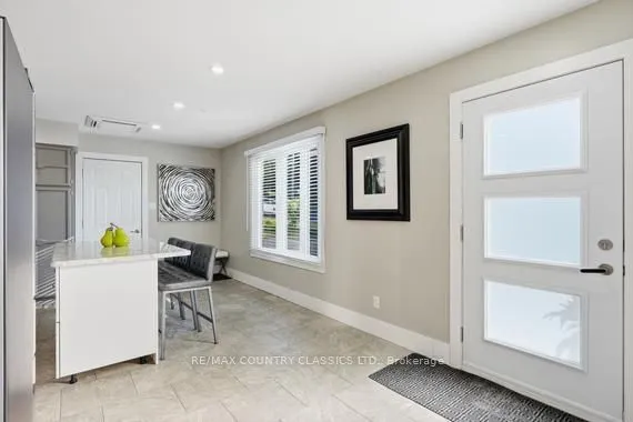 158 Bridge Street W