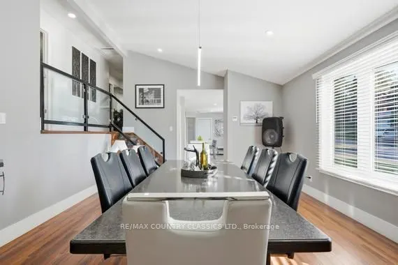 158 Bridge Street W