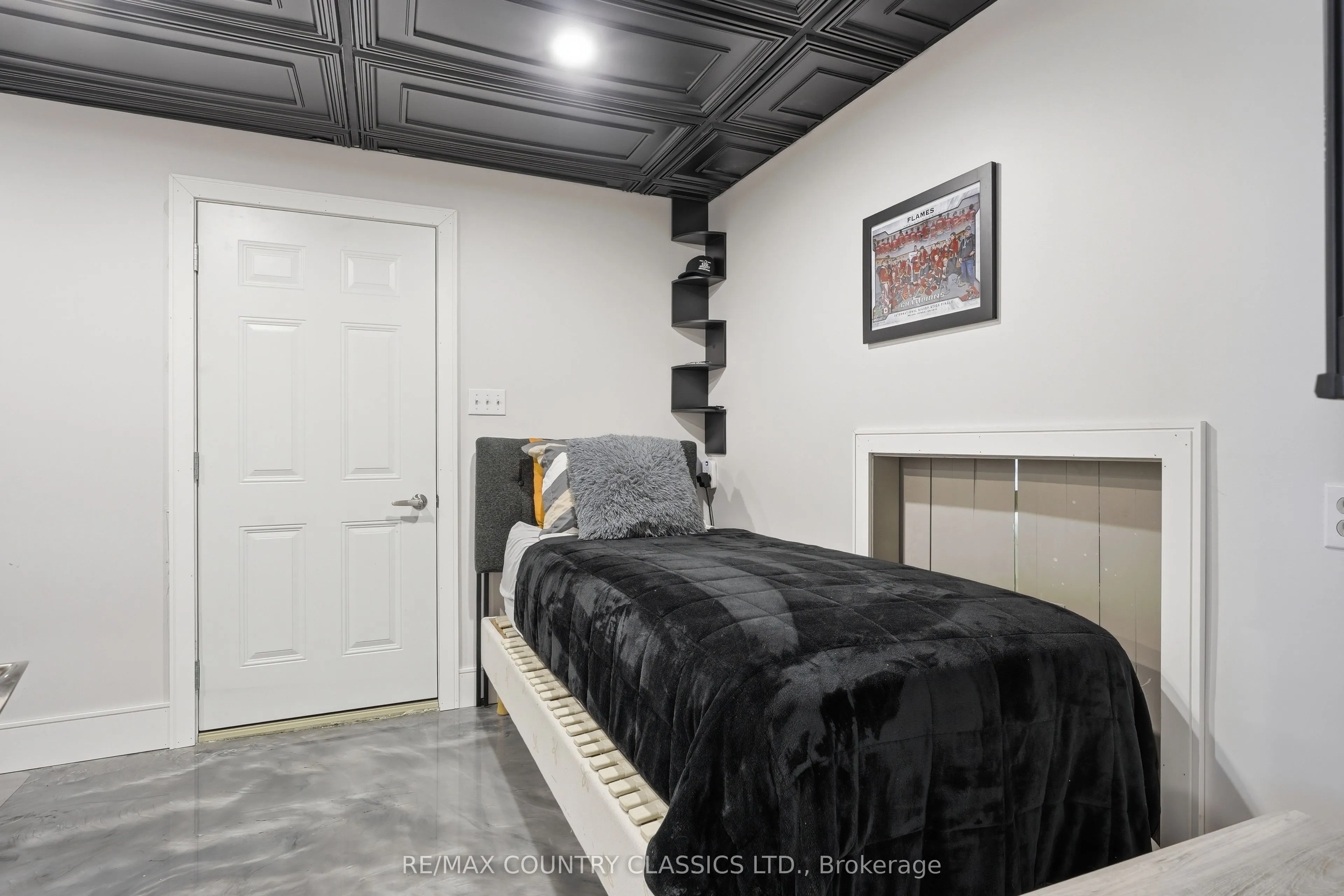 158 Bridge Street W