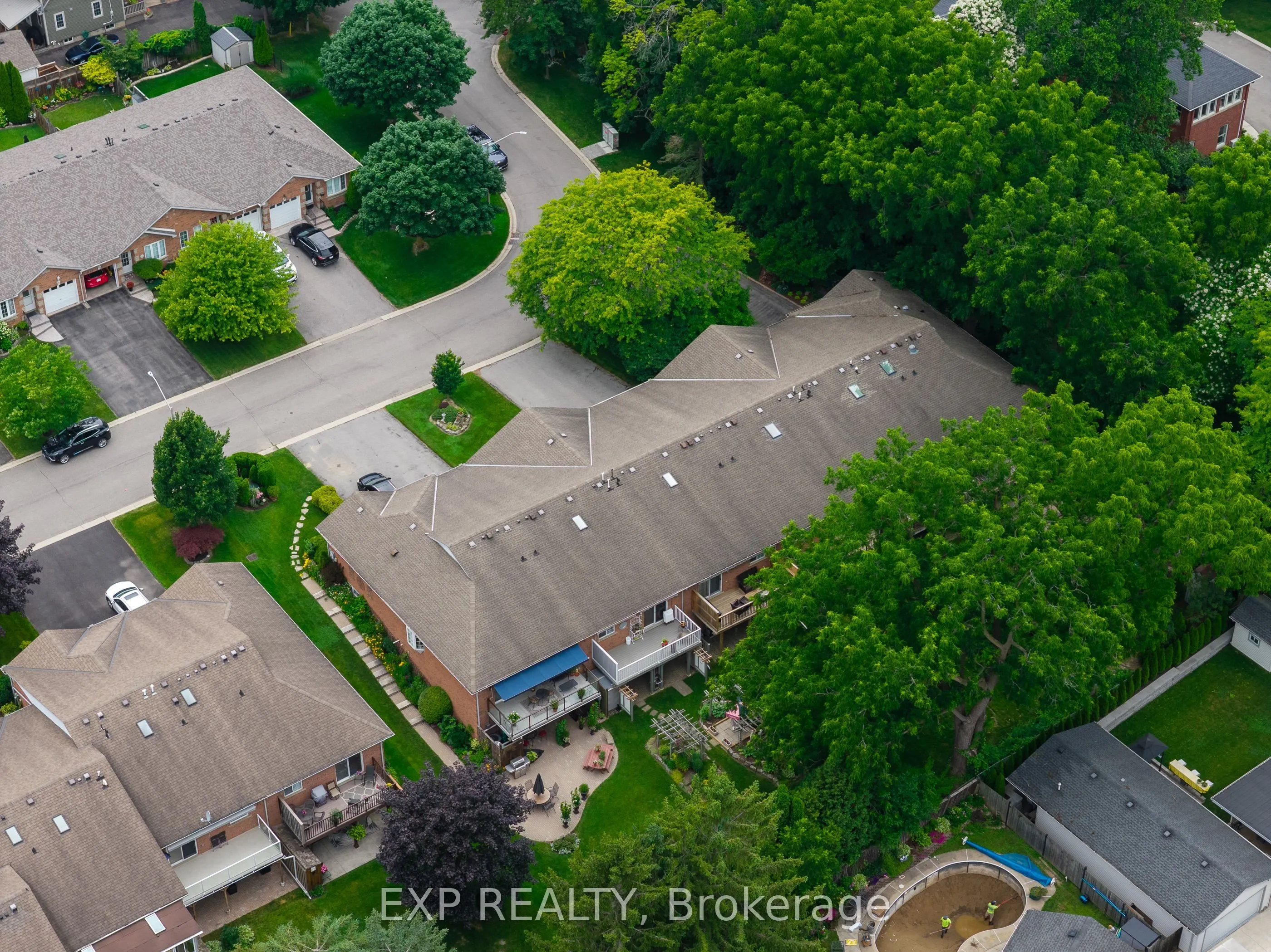 9 KINSMAN Court S