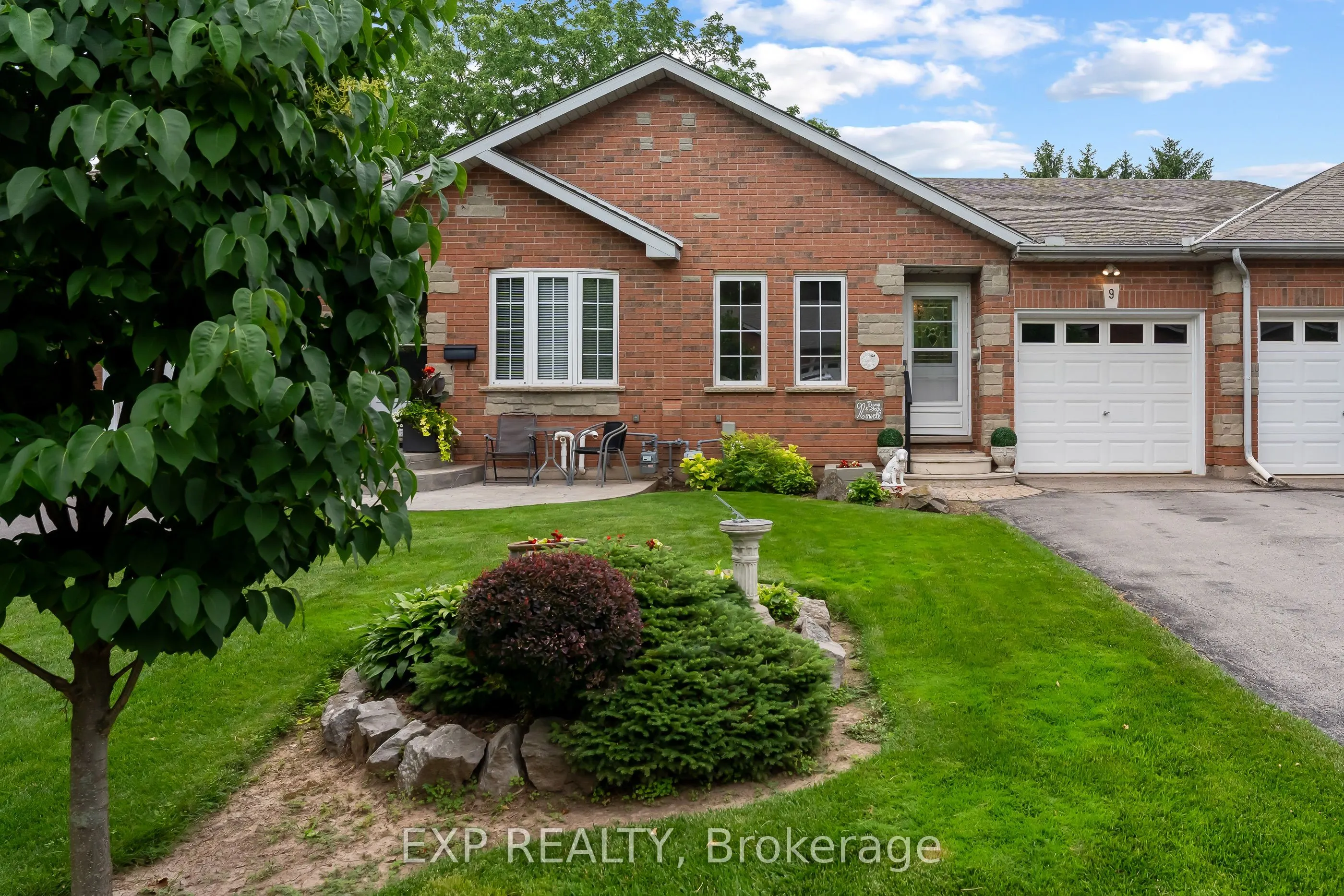 9 KINSMAN Court S