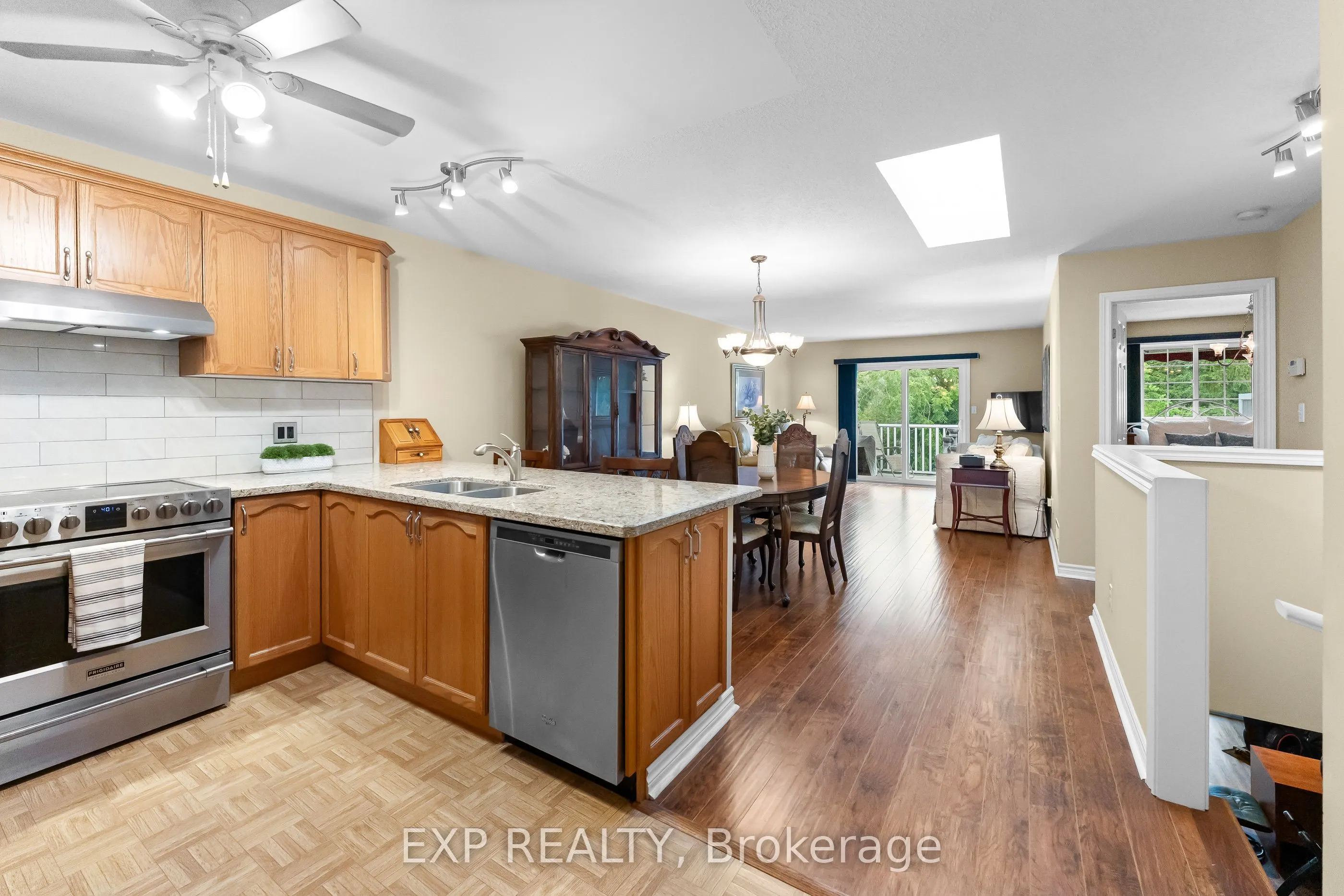 9 KINSMAN Court S