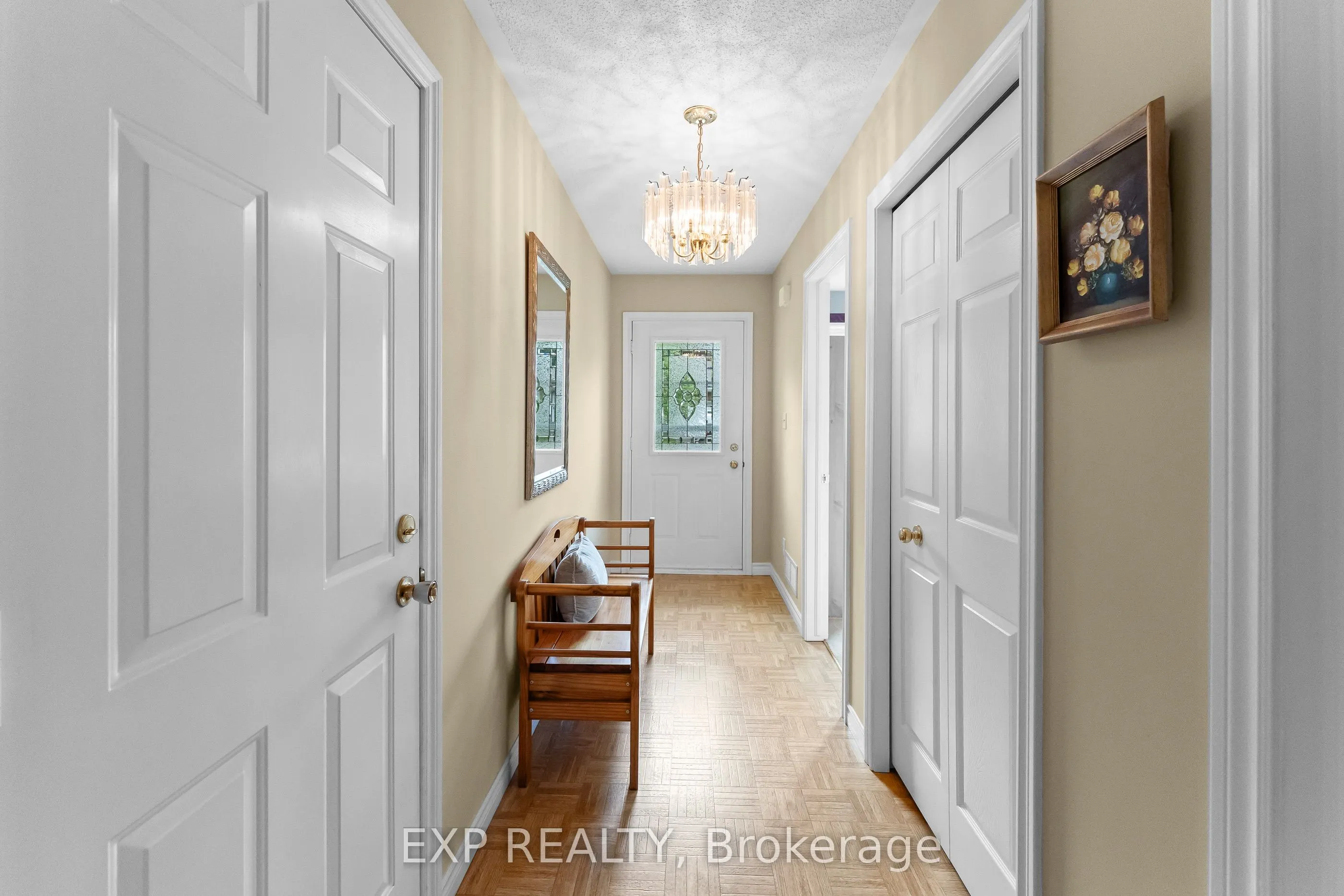 9 KINSMAN Court S