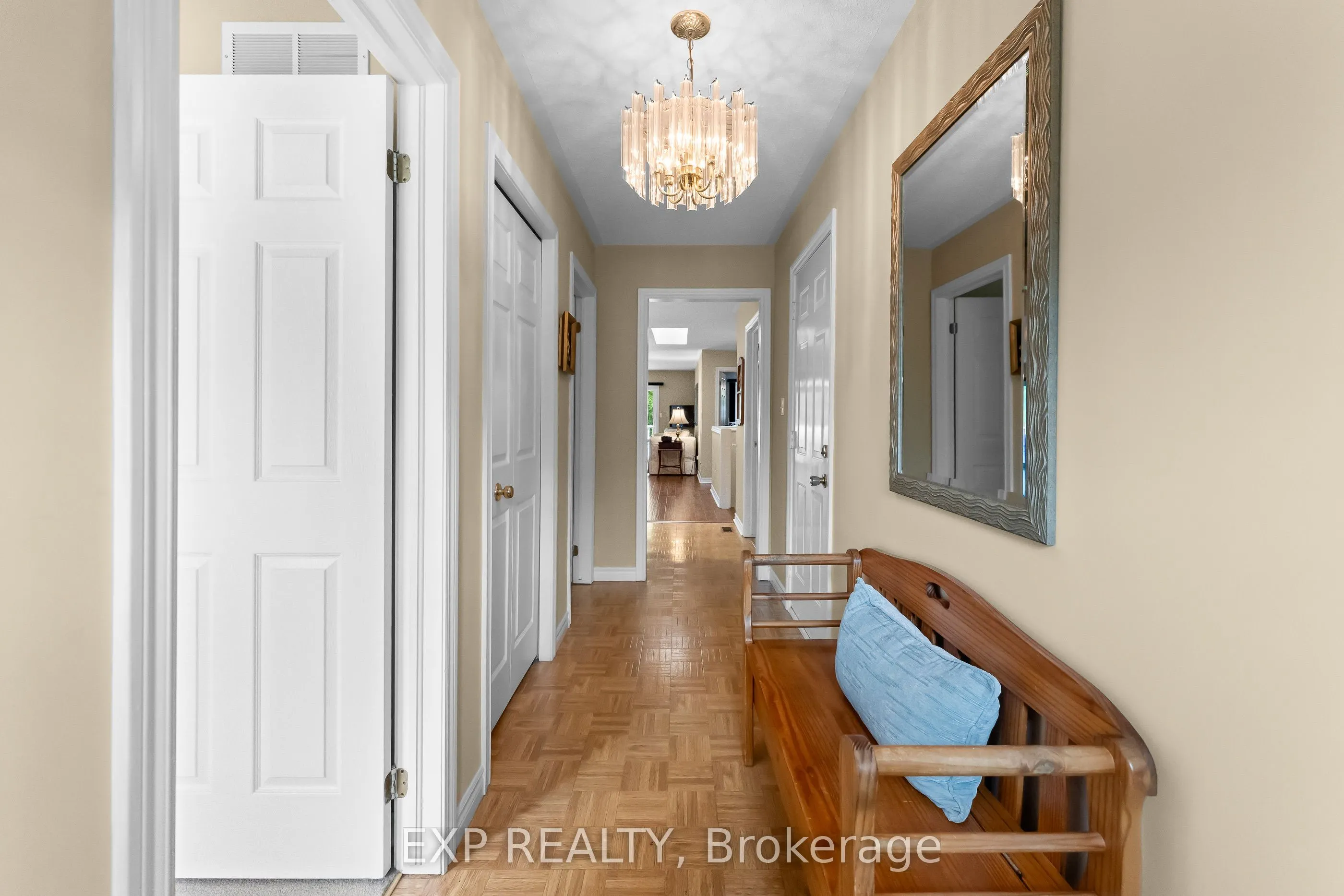 9 KINSMAN Court S