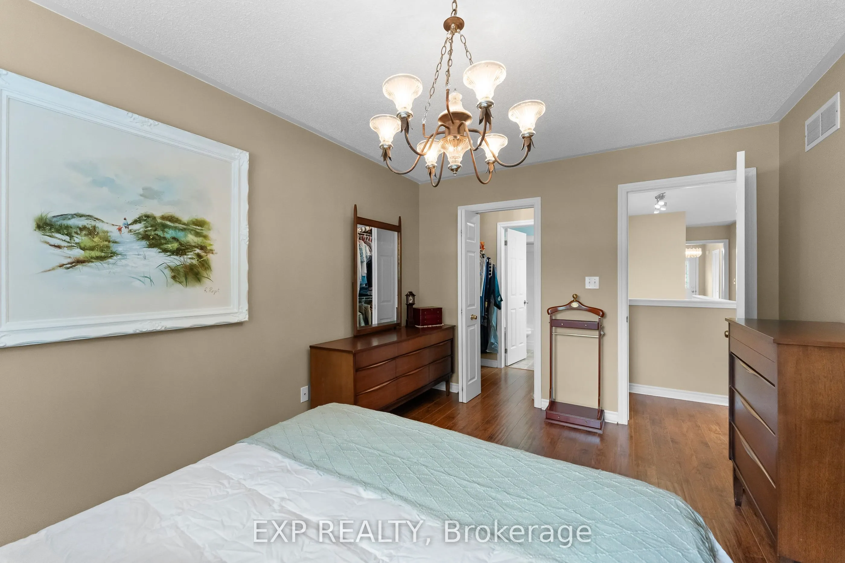 9 KINSMAN Court S