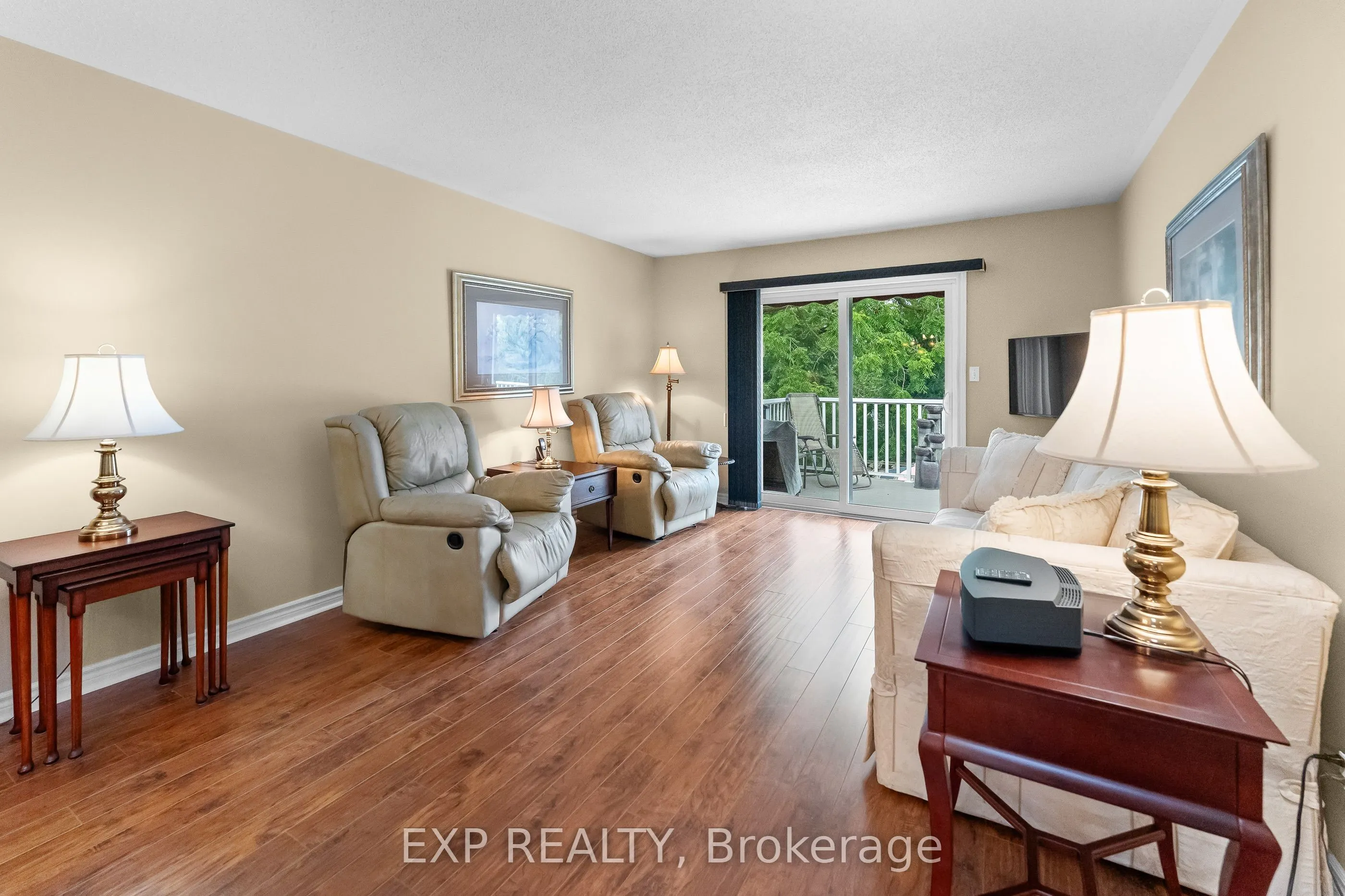 9 KINSMAN Court S
