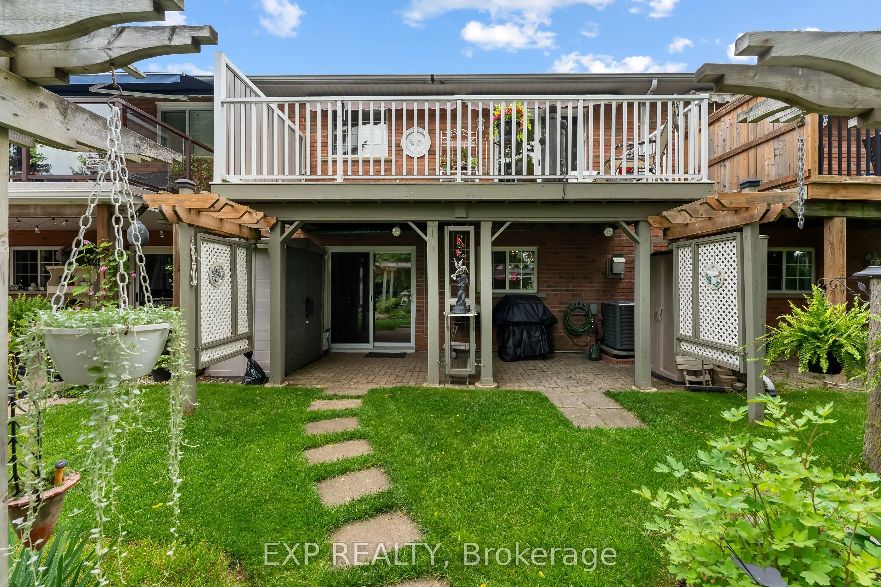 9 KINSMAN Court S