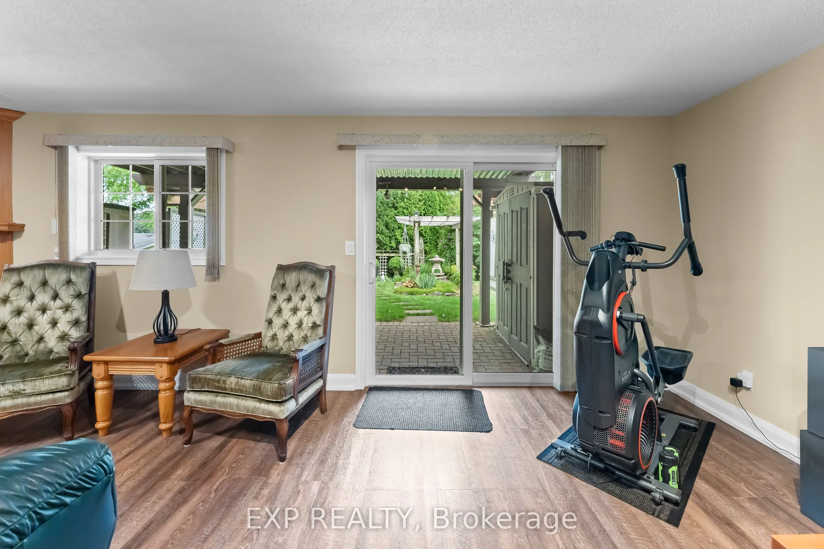 9 KINSMAN Court S