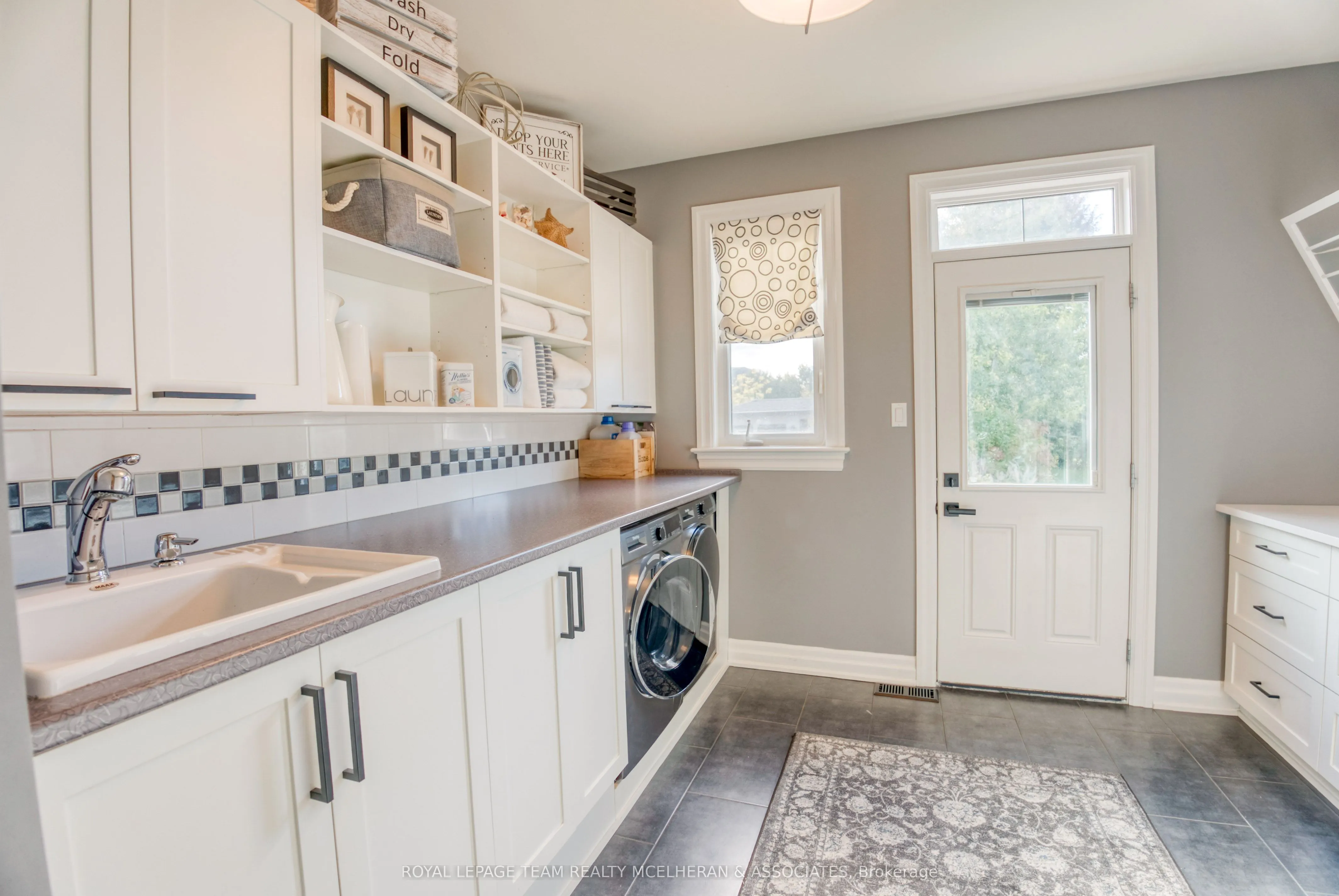 463 Lockmaster Crescent