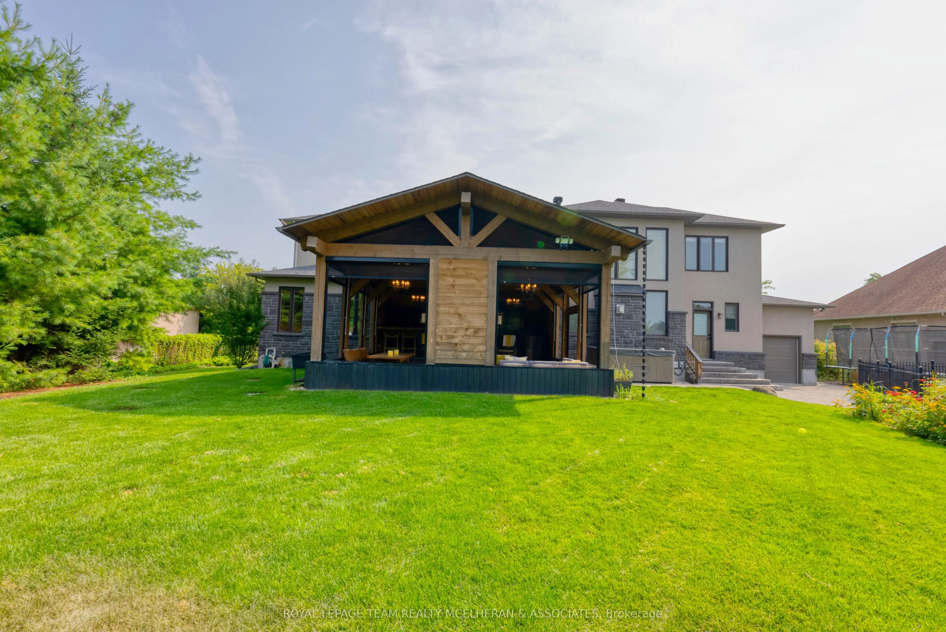 463 Lockmaster Crescent