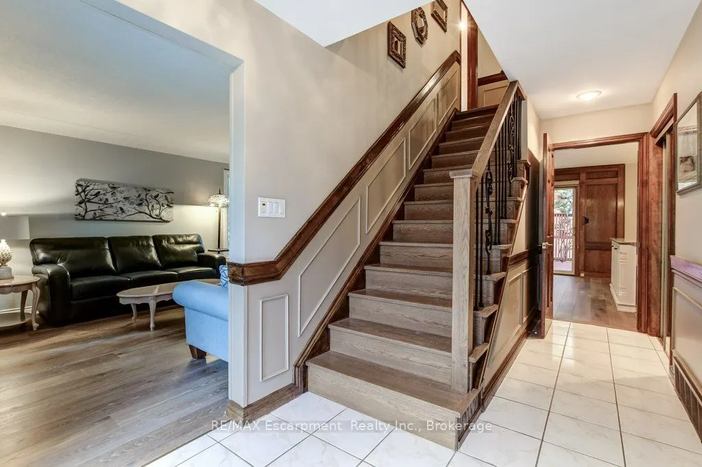 215 Briar Hill Crescent