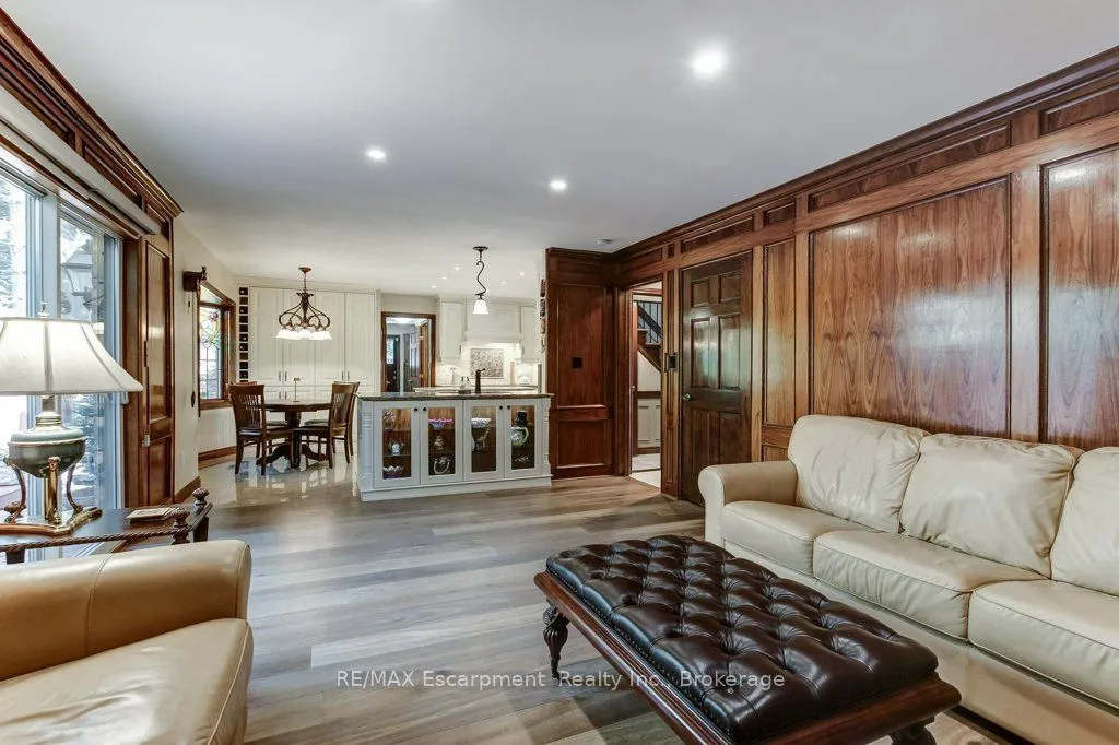 215 Briar Hill Crescent
