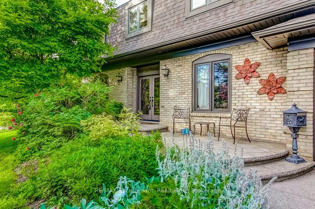 215 Briar Hill Crescent